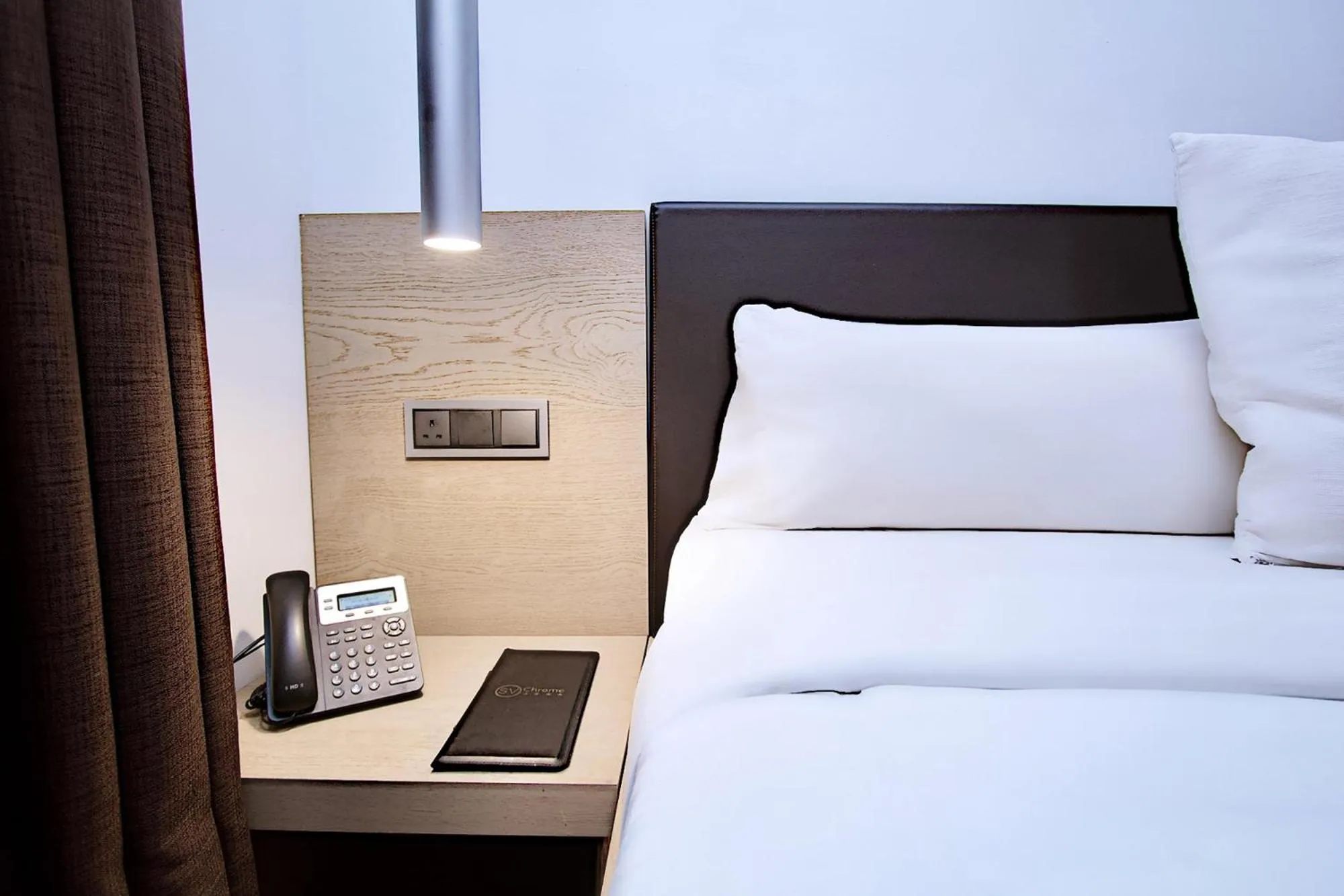 Bedroom, Bed in SV Chrome