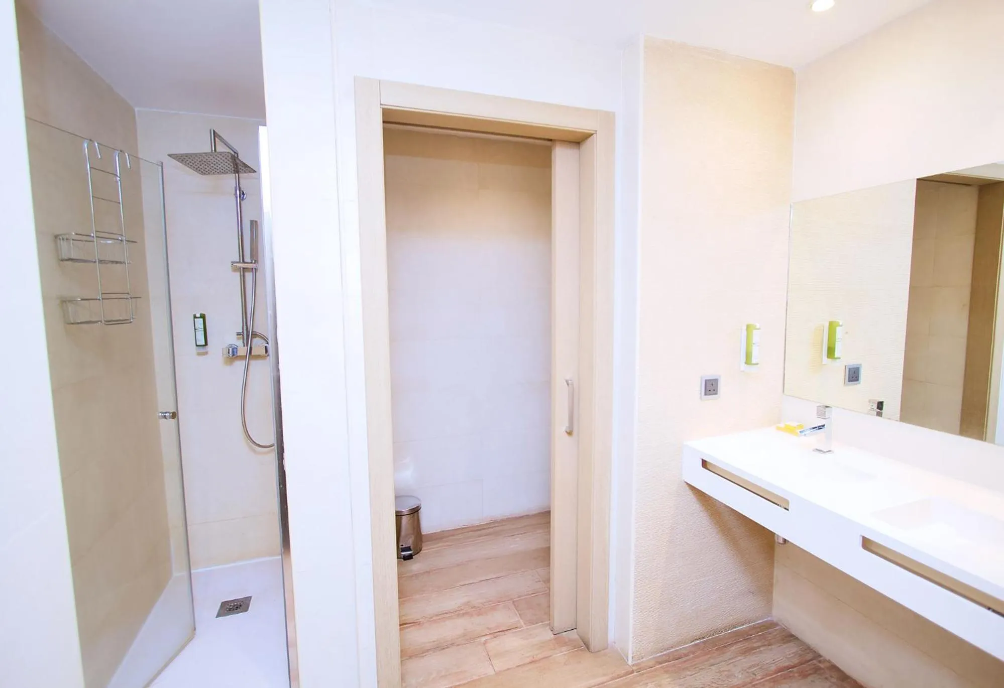 Bathroom in SV Chrome