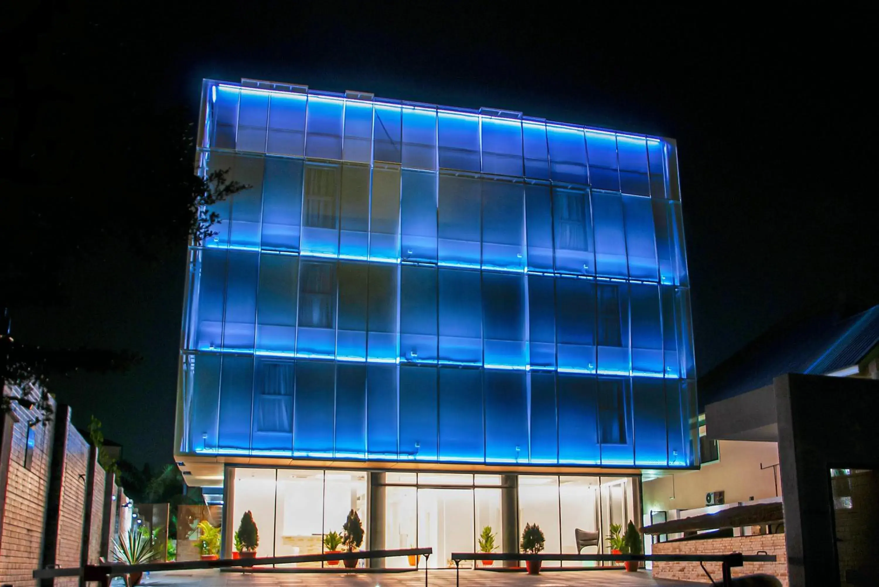 Facade/entrance in SV Chrome Facade/entrance in SV Chrome