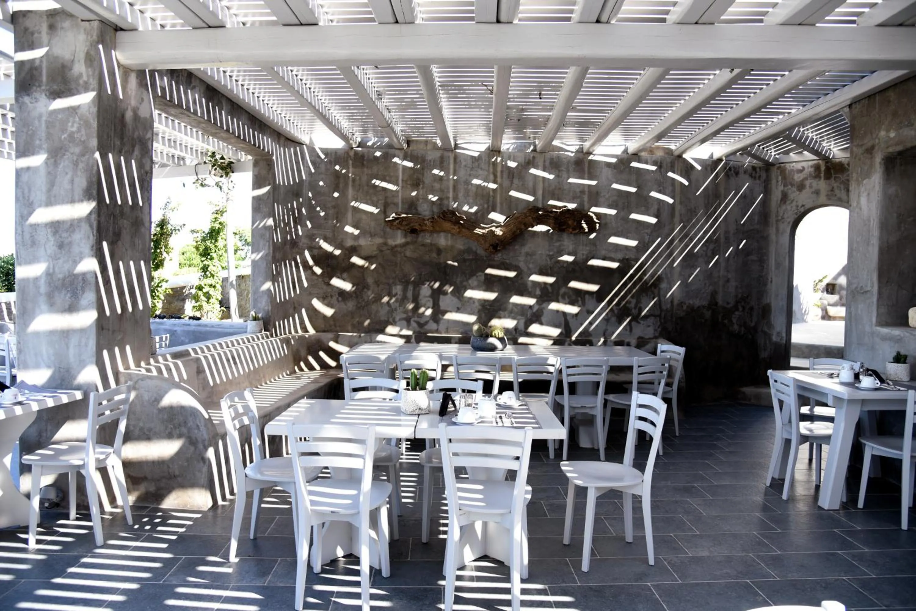 Breakfast in Aletro Cottage Houses