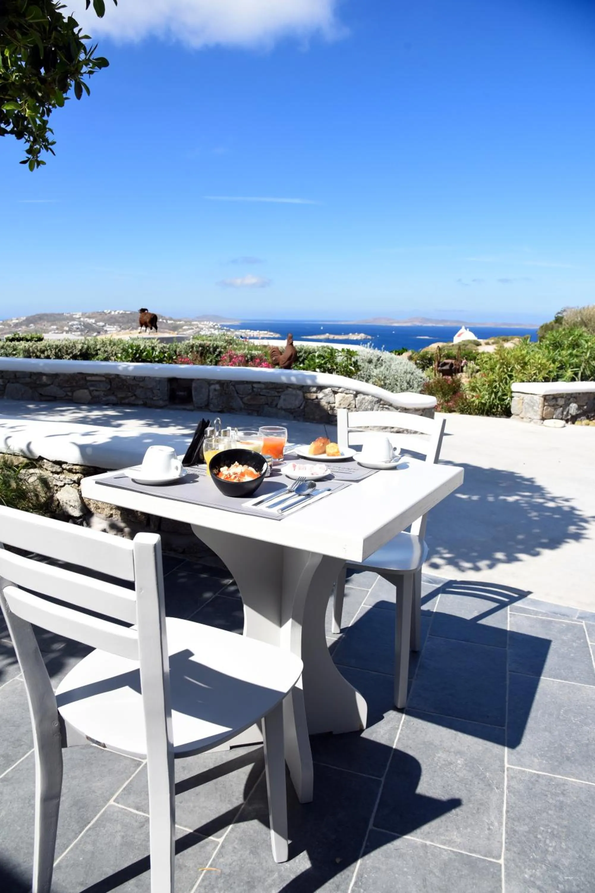 Breakfast in Aletro Cottage Houses