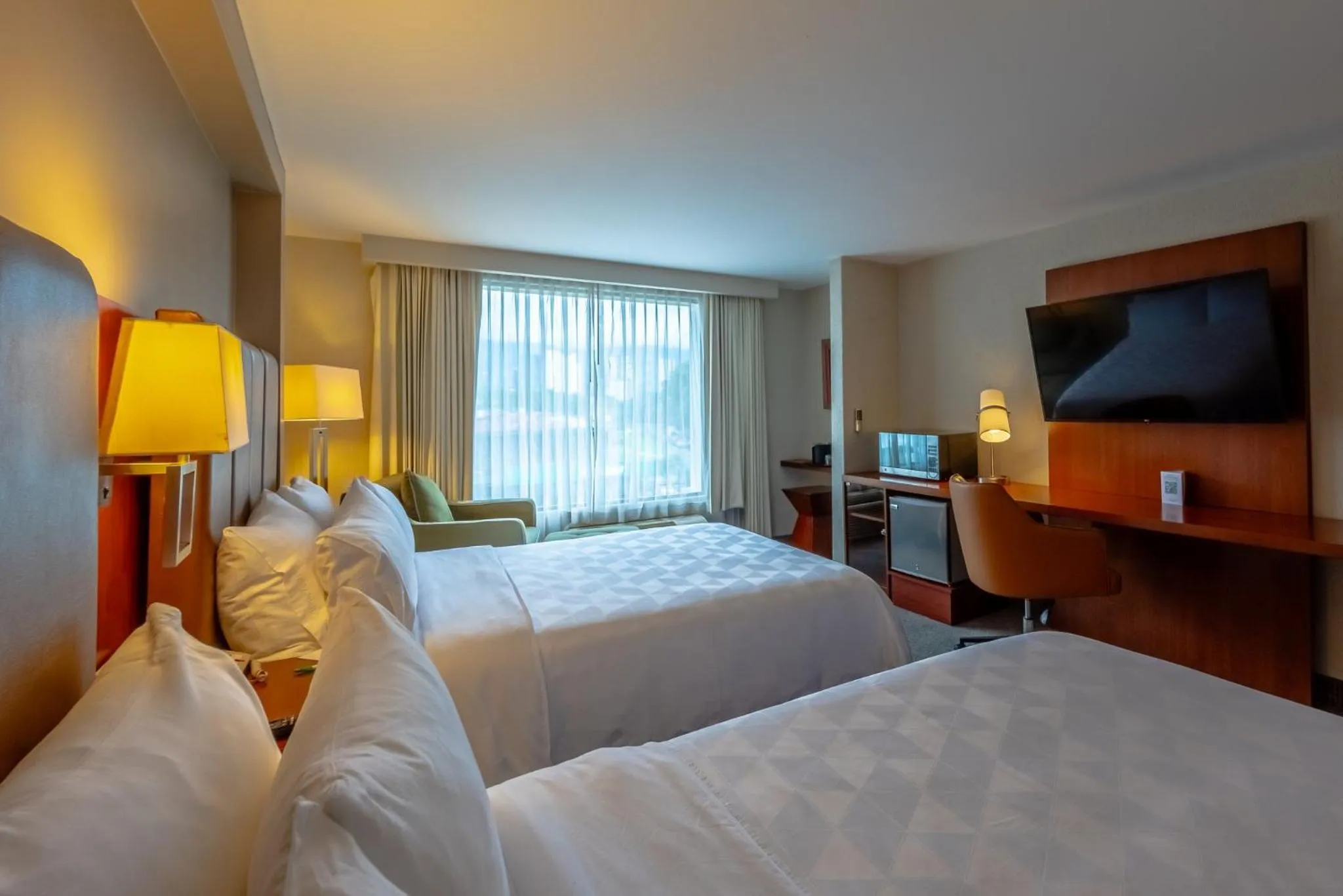 Photo of the whole room, Bed in Holiday Inn San Jose La Sabana by IHG