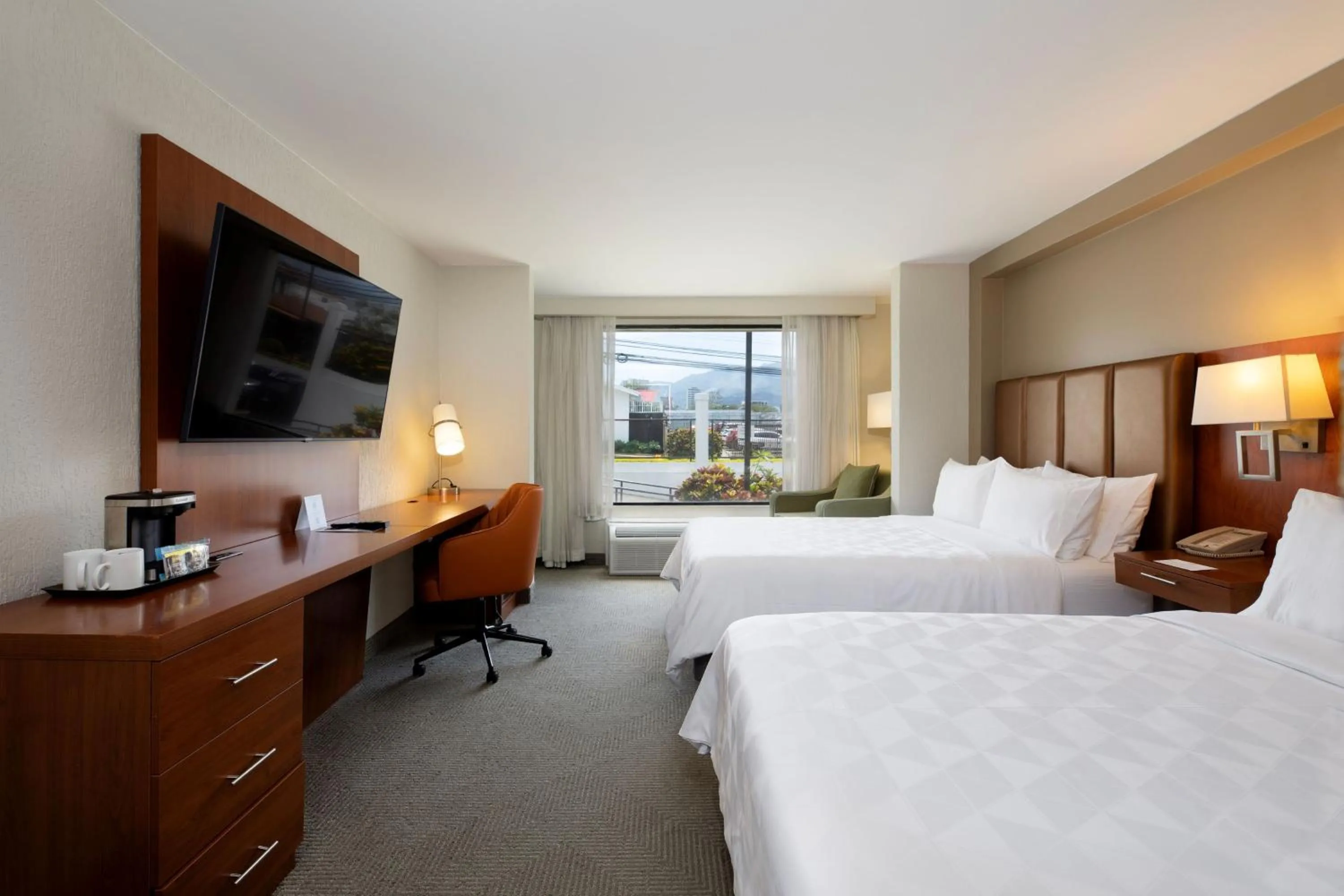 Photo of the whole room, Bed in Holiday Inn San Jose La Sabana by IHG