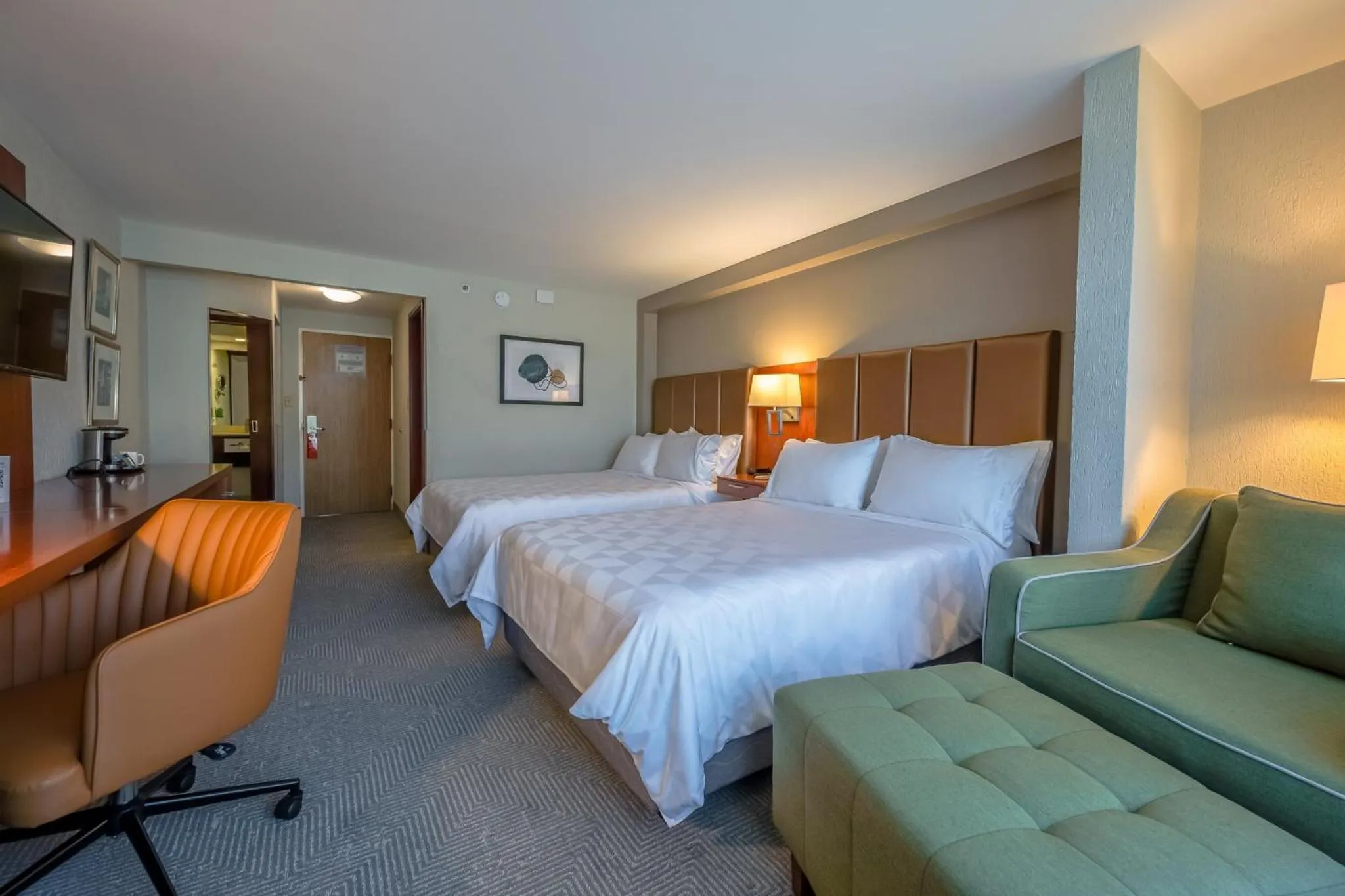 Photo of the whole room, Bed in Holiday Inn San Jose La Sabana by IHG