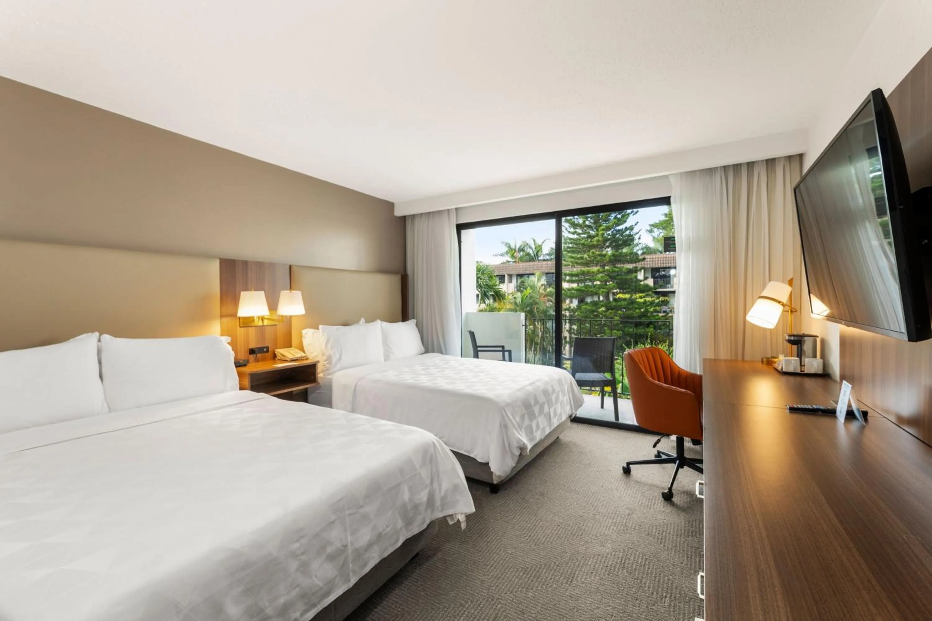 Photo of the whole room, Bed in Holiday Inn San Jose La Sabana by IHG