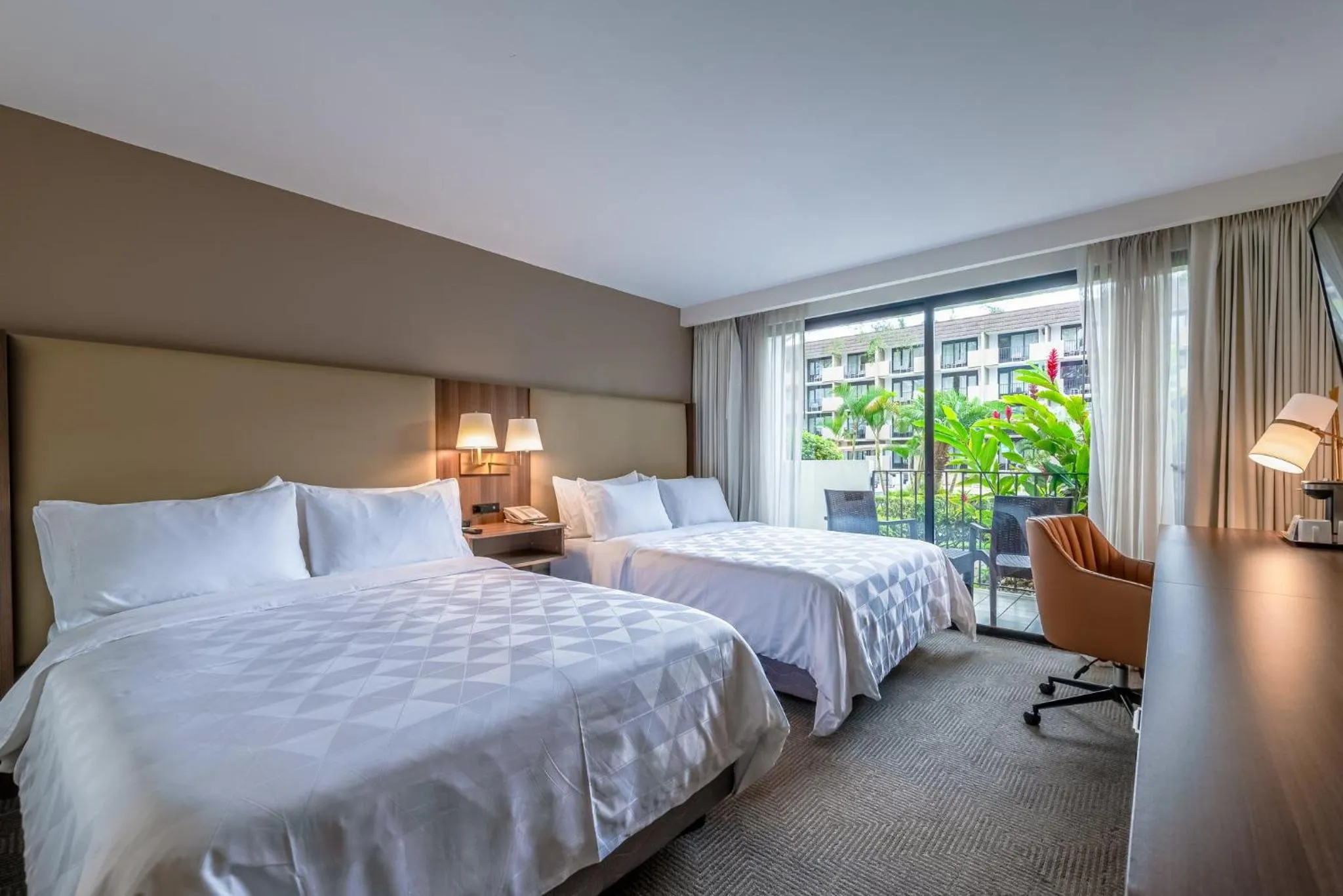 Photo of the whole room, Bed in Holiday Inn San Jose La Sabana by IHG