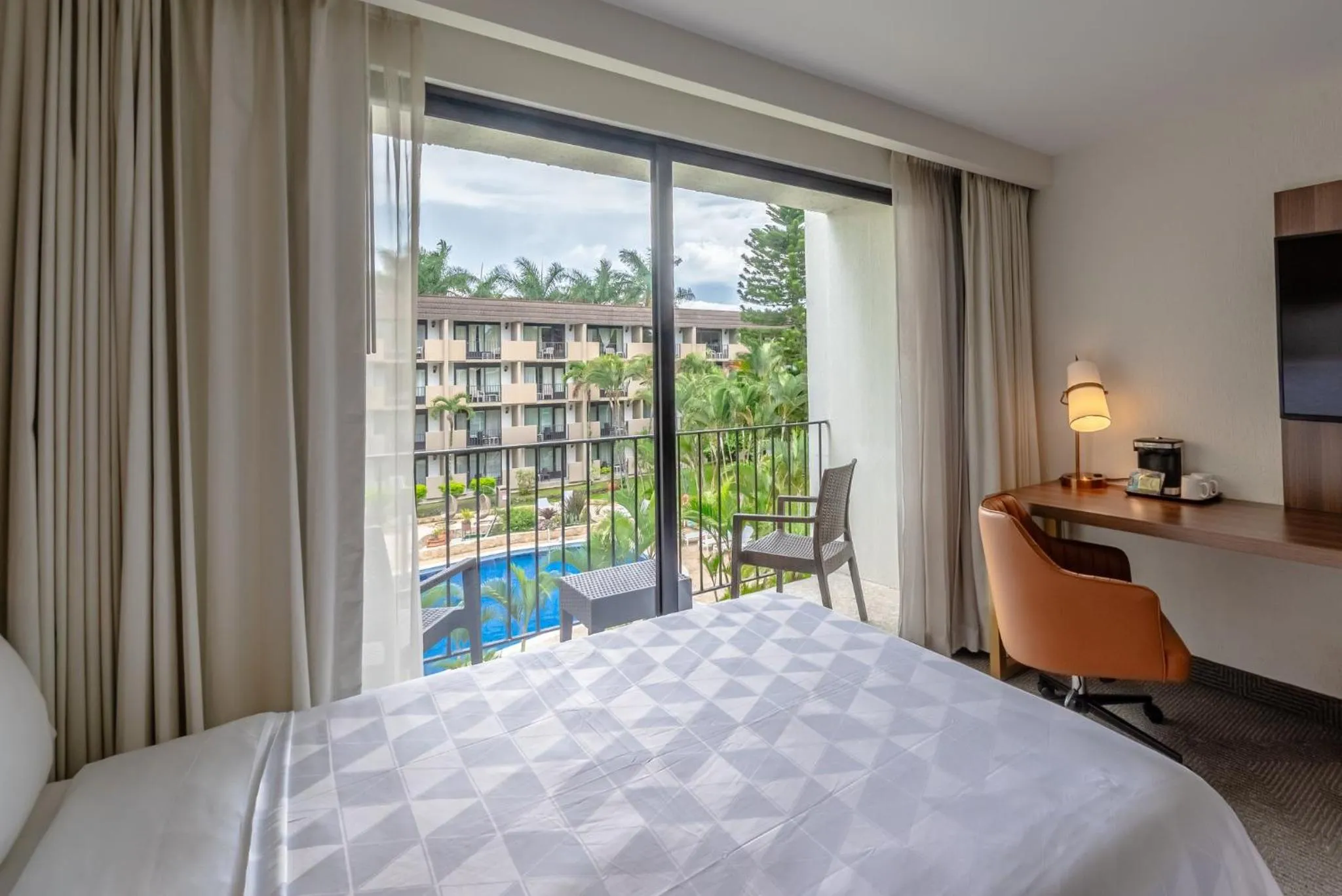 Photo of the whole room, Bed in Holiday Inn San Jose La Sabana by IHG