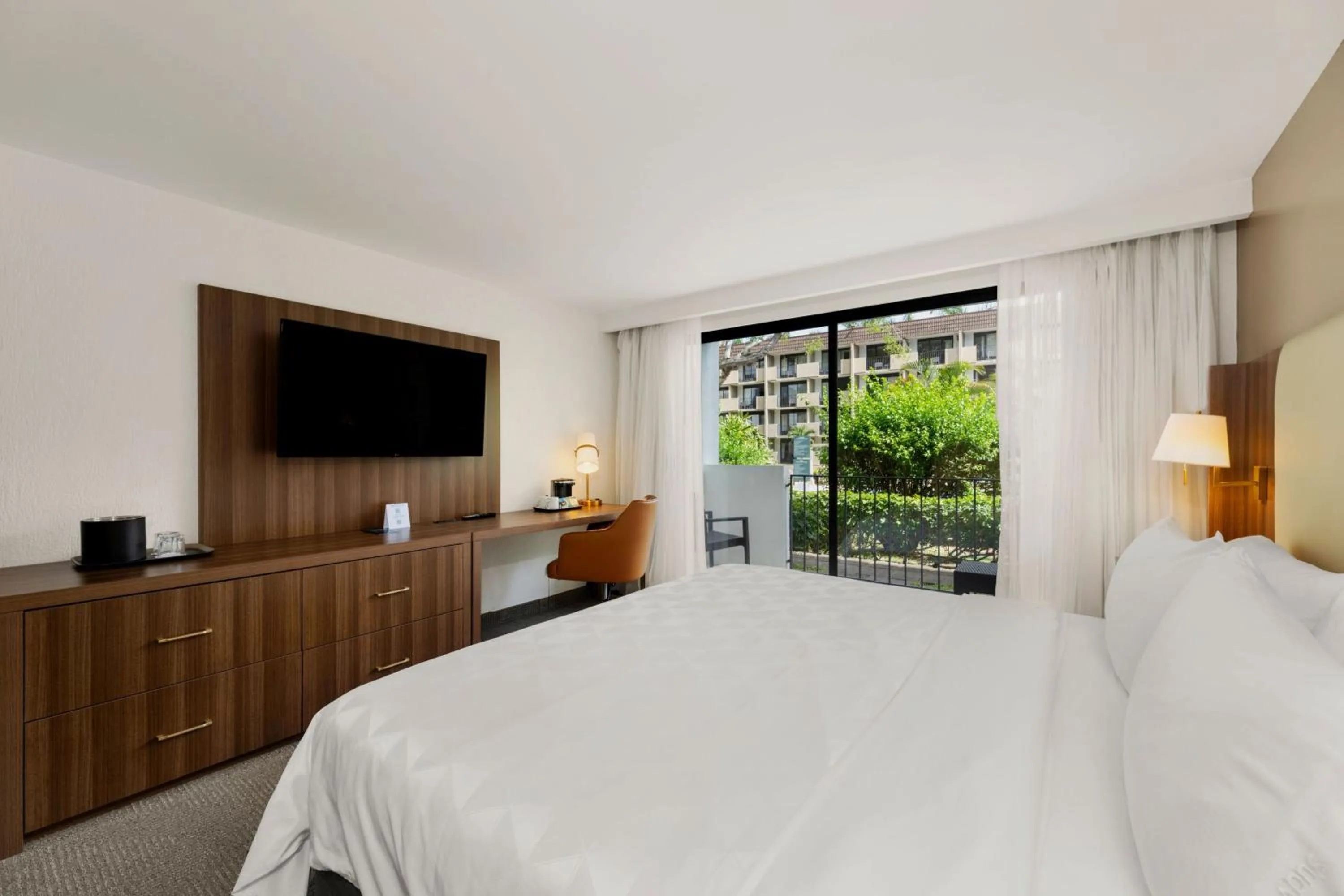 Photo of the whole room, Bed in Holiday Inn San Jose La Sabana by IHG