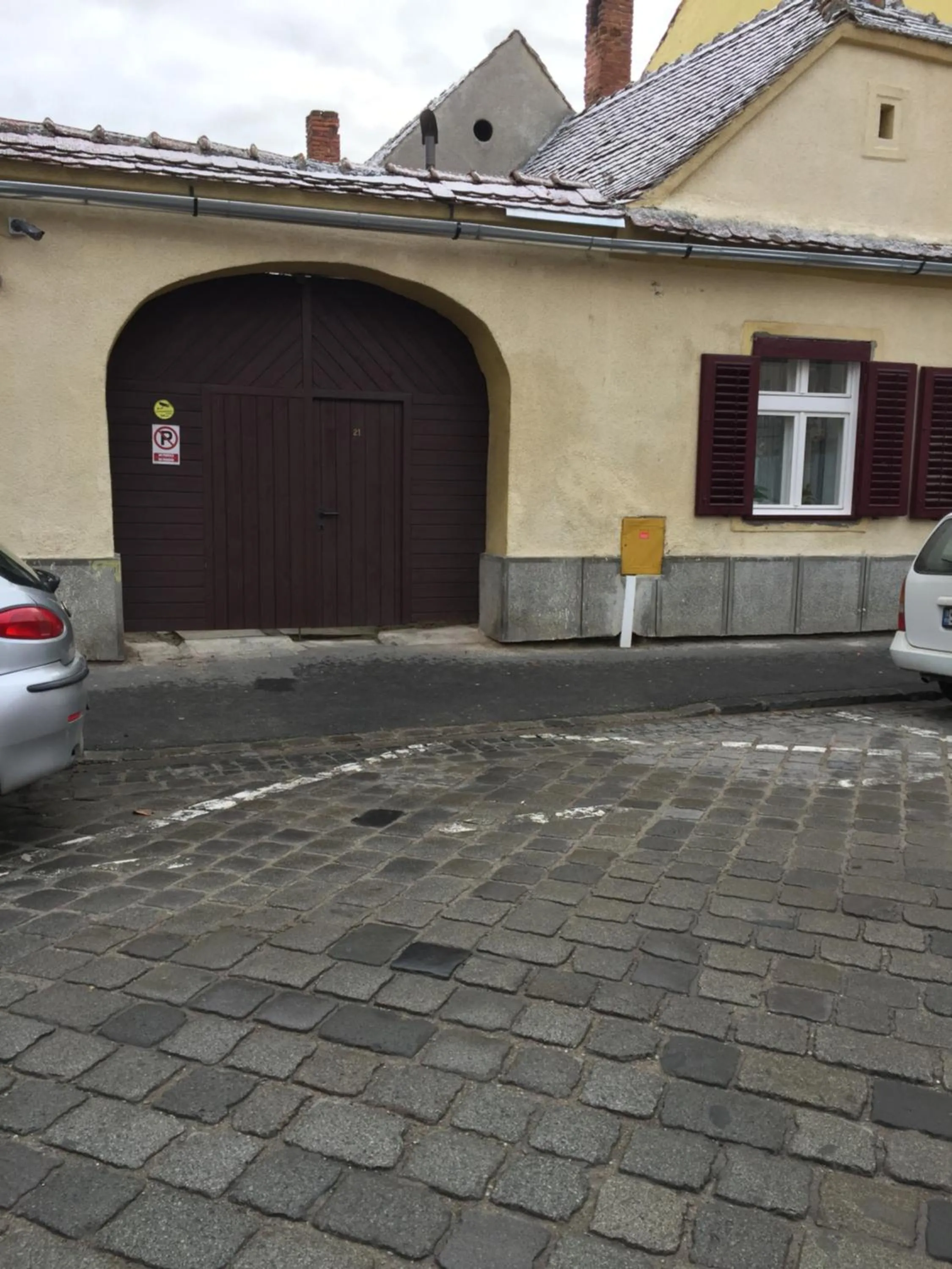 Facade/entrance in Xenopol Central