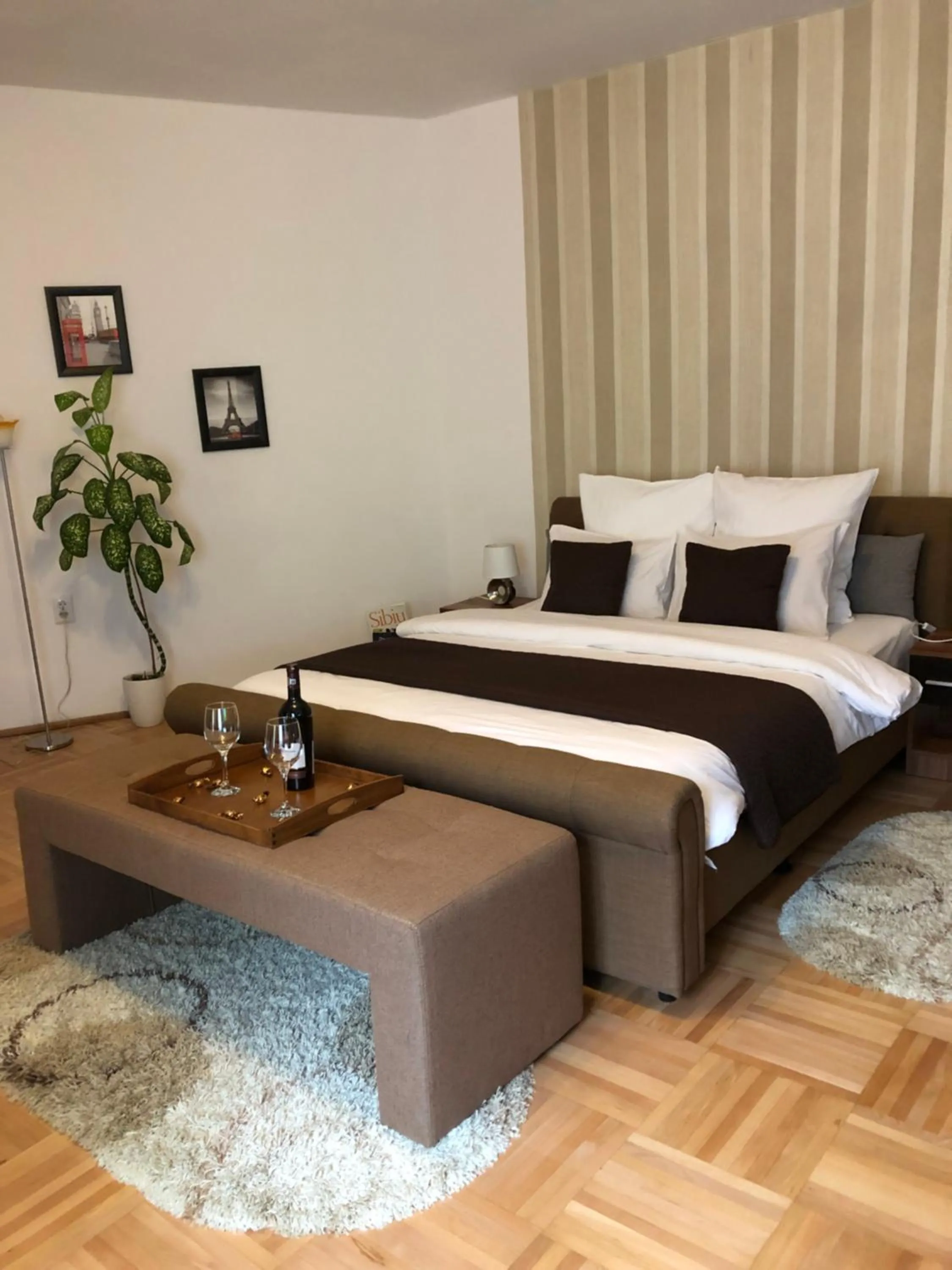Bedroom, Bed in Xenopol Central