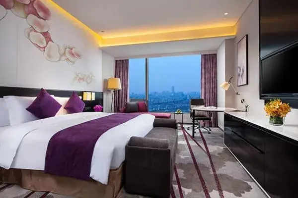 Photo of the whole room, Bed in Crowne Plaza Kunshan by IHG Photo of the whole room, Bed in Crowne Plaza Kunshan by IHG