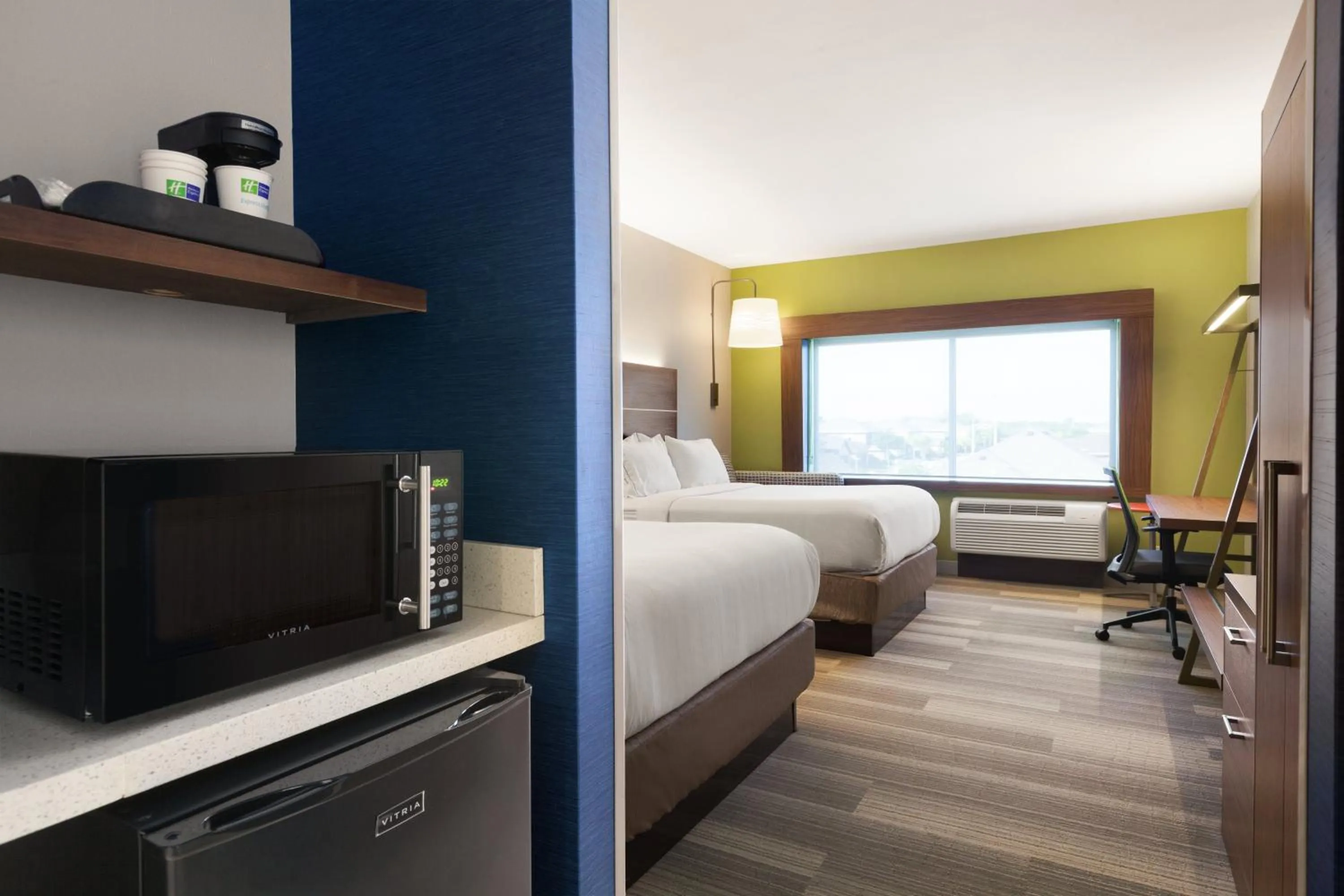 Photo of the whole room, Bed in Holiday Inn Express & Suites - McAllen - Medical Center Area by IHG