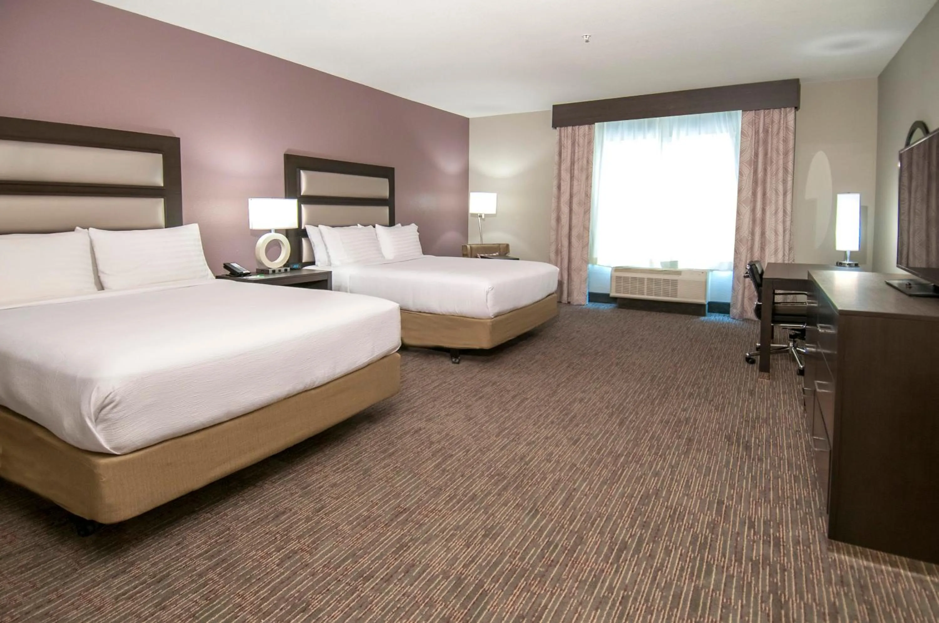 Photo of the whole room, Bed in Holiday Inn - New Orleans Airport North by IHG