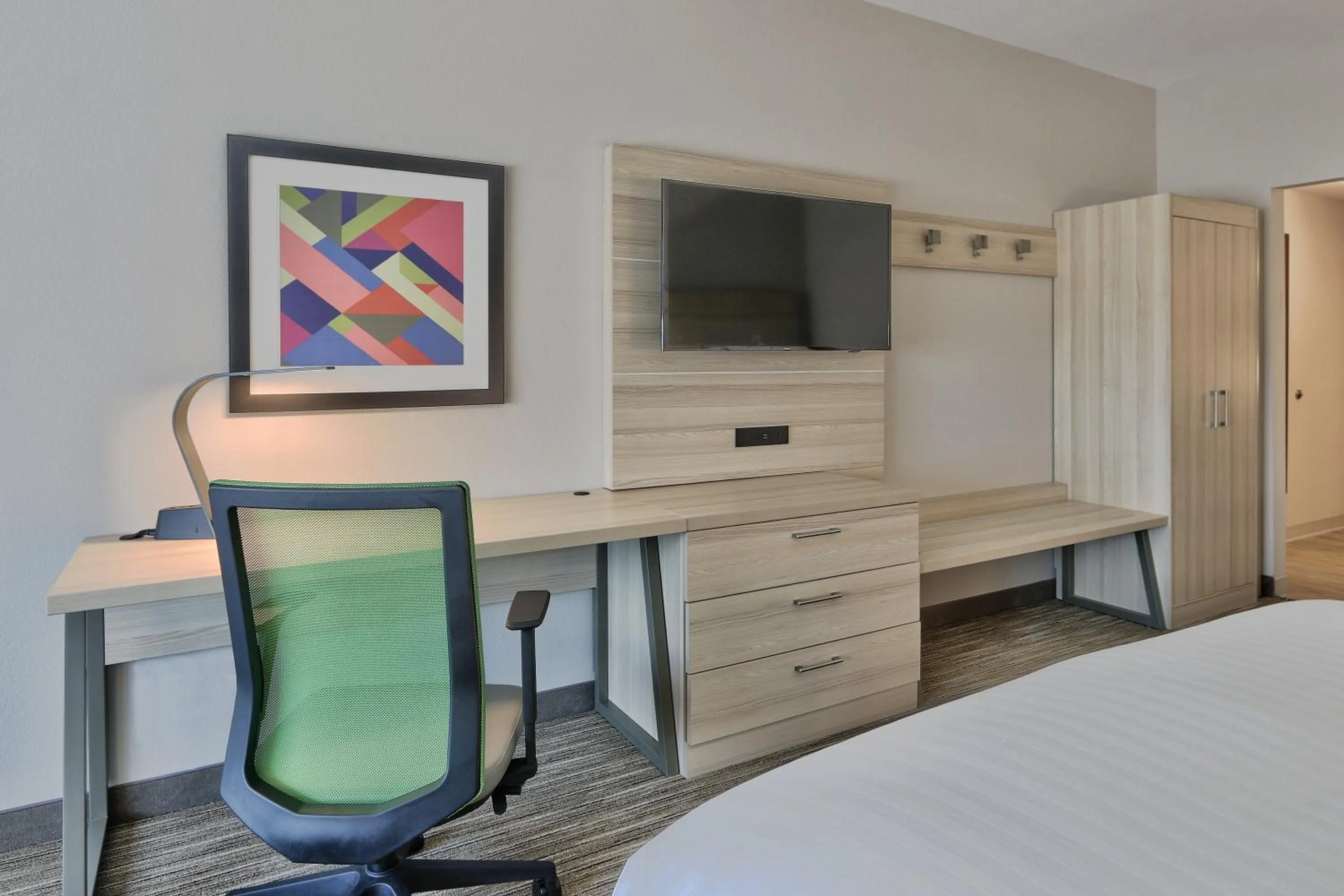 Photo of the whole room, Bed in Holiday Inn Express & Suites - Roswell by IHG