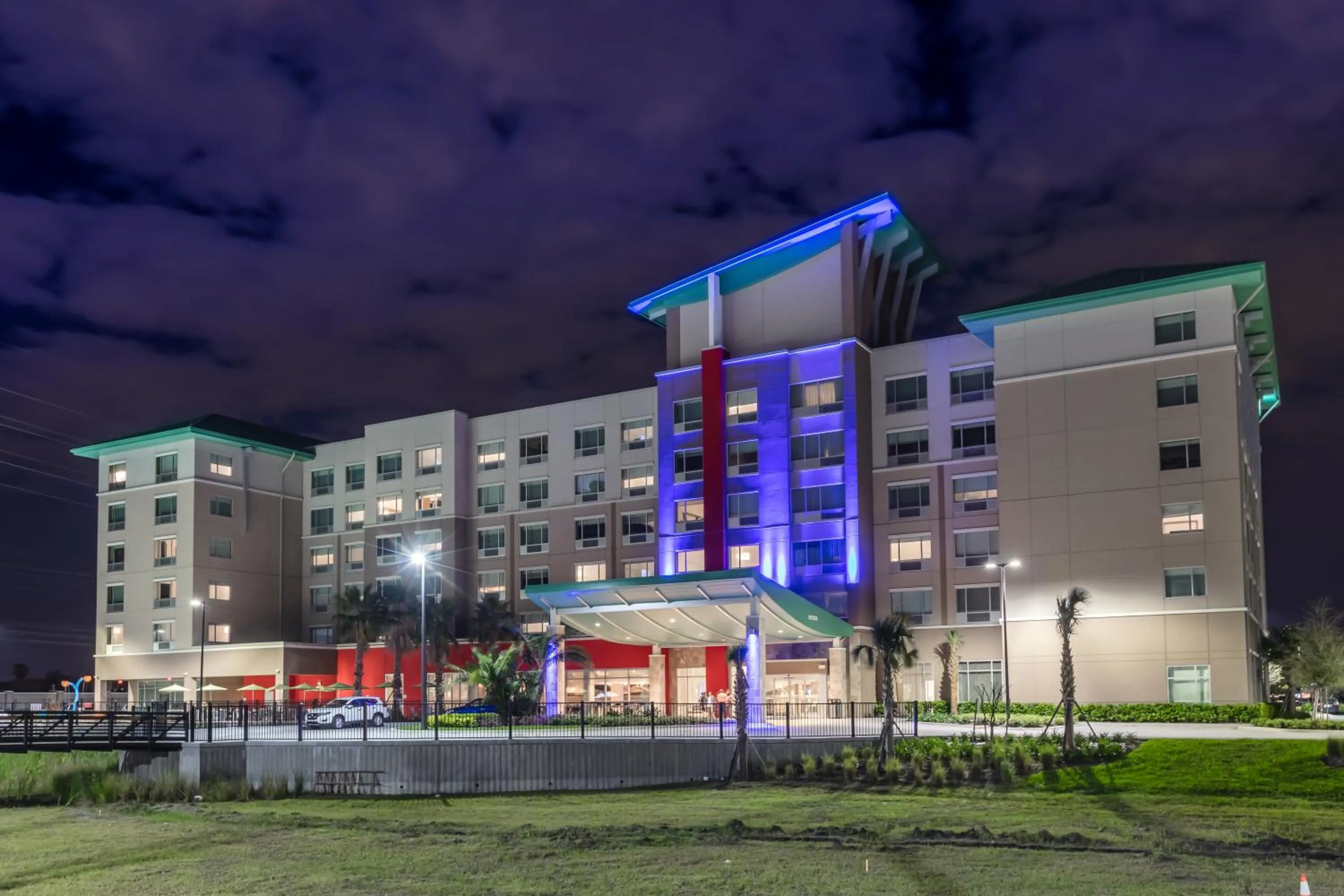 Property building in Holiday Inn Express & Suites Orlando At SeaWorld by IHG - With Free Shuttle Service to SeaWorld Parks