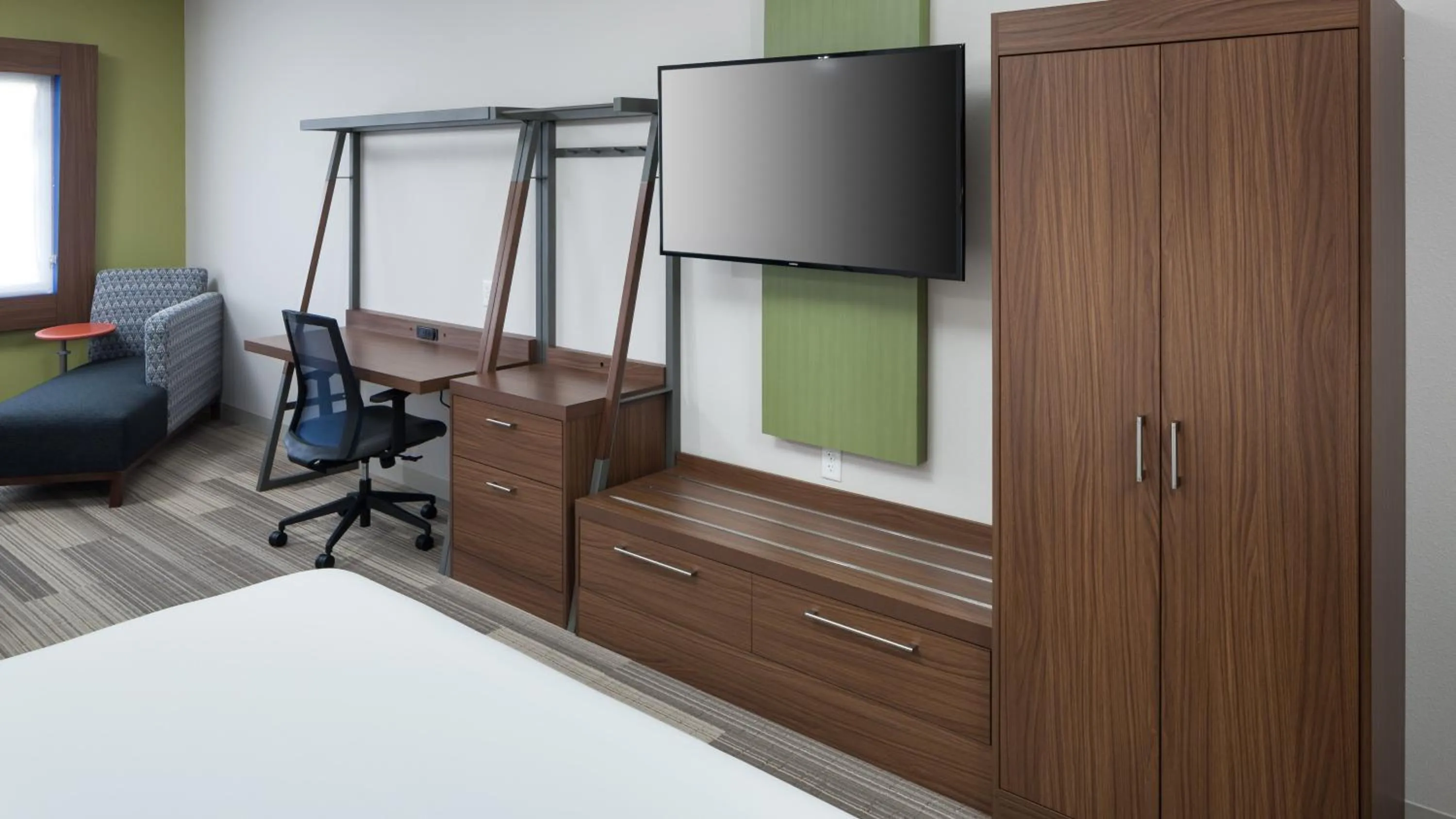 Bedroom, Bed in Holiday Inn Express & Suites Orlando At SeaWorld by IHG - With Free Shuttle Service to SeaWorld Parks