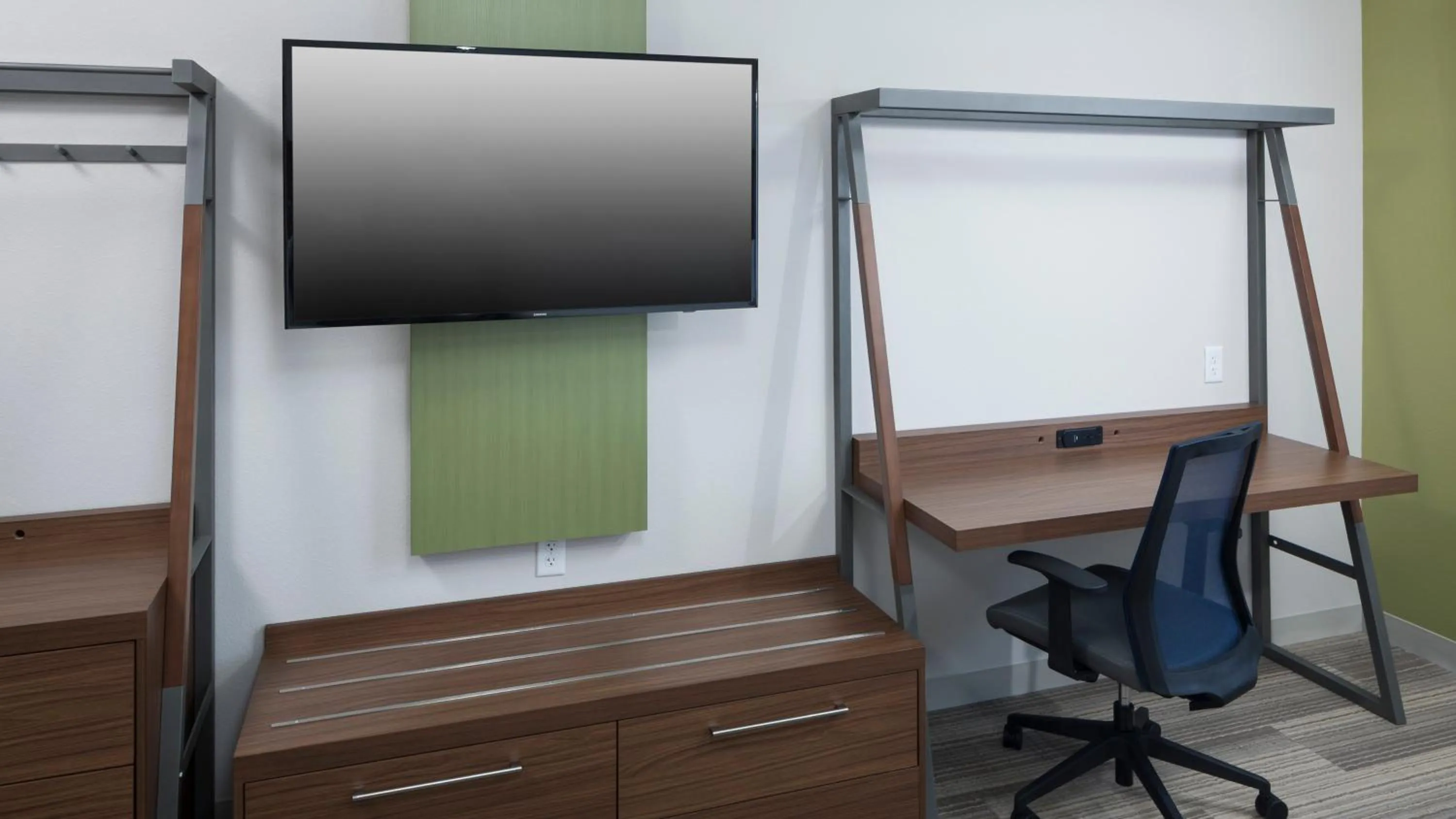 Bedroom in Holiday Inn Express & Suites Orlando At SeaWorld by IHG - With Free Shuttle Service to SeaWorld Parks