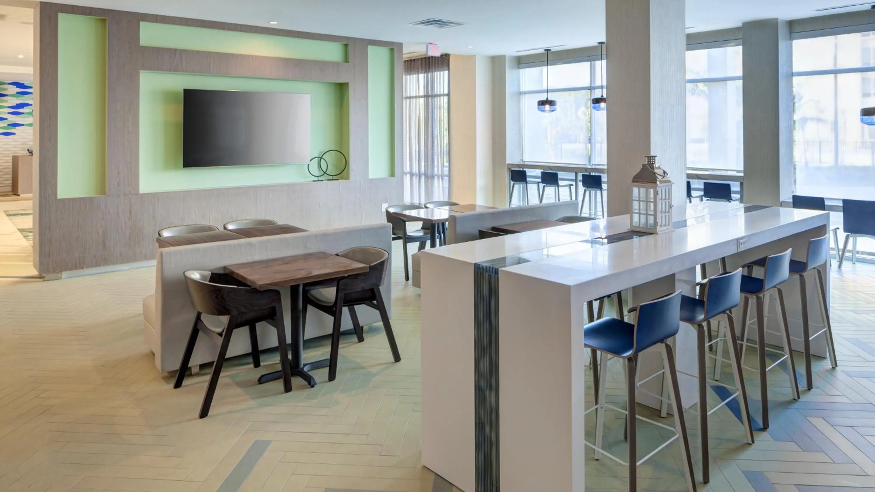 Property building in Holiday Inn Express & Suites Orlando At SeaWorld by IHG - With Free Shuttle Service to SeaWorld Parks