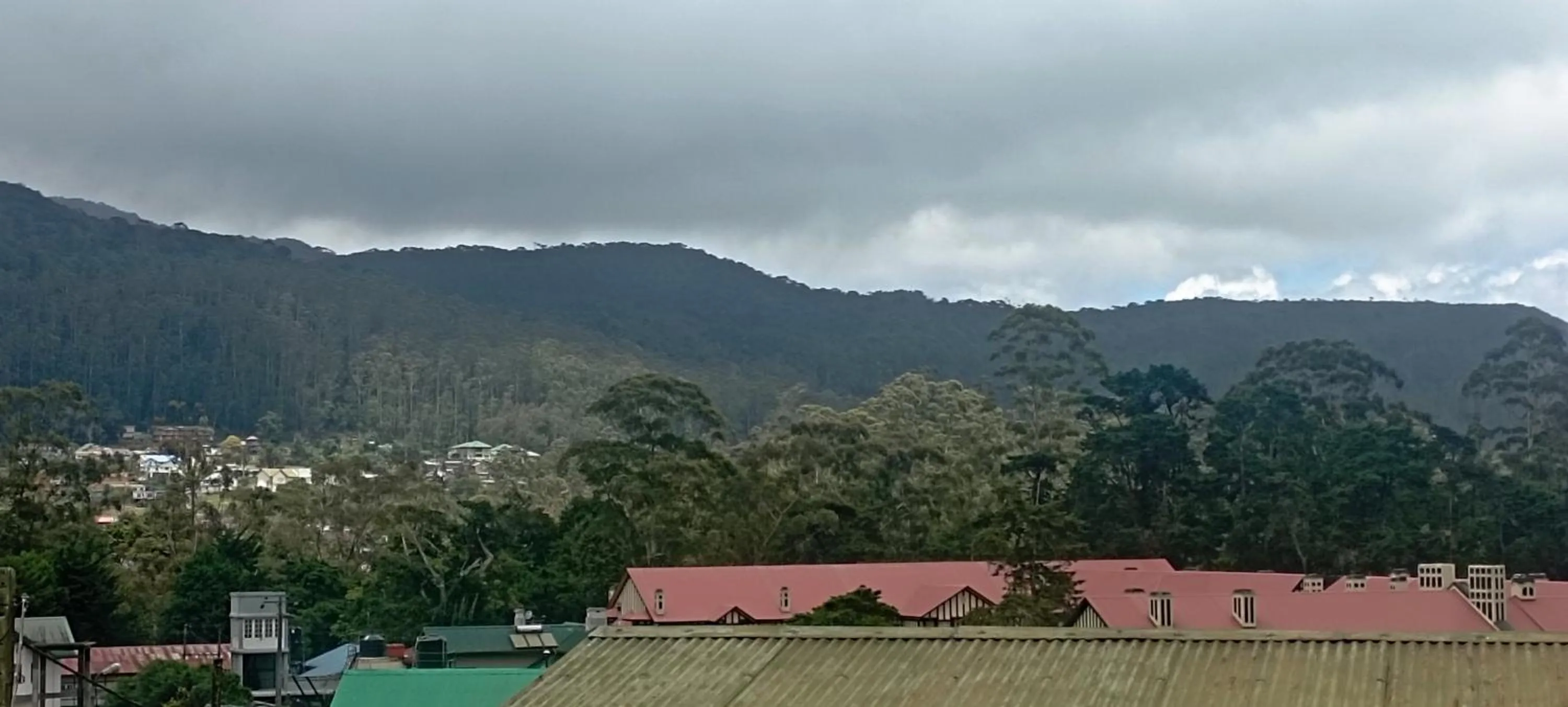 Mountain view in Ovia Guest Nuwara Eliya