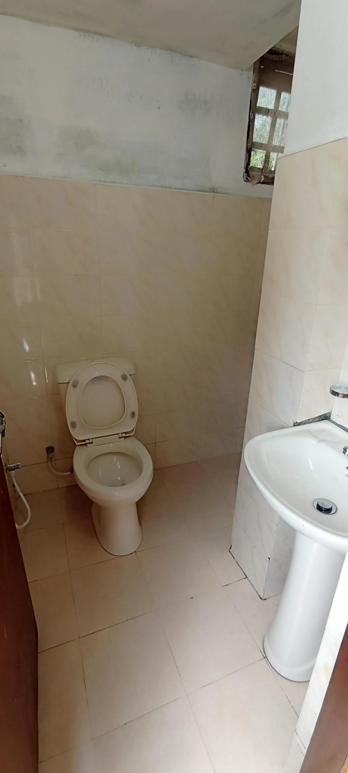 Shower in Ovia Guest Nuwara Eliya