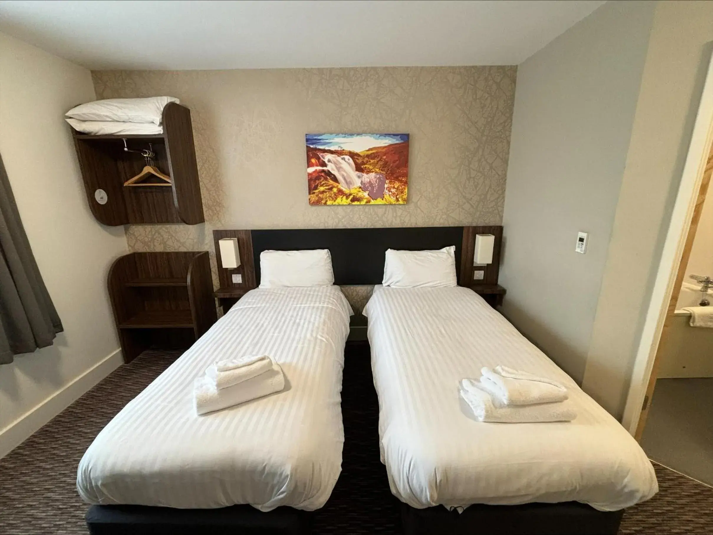 Bedroom, Bed in Highland Gate, Stirling by Marston's Inns Bedroom, Bed in Highland Gate, Stirling by Marston's Inns