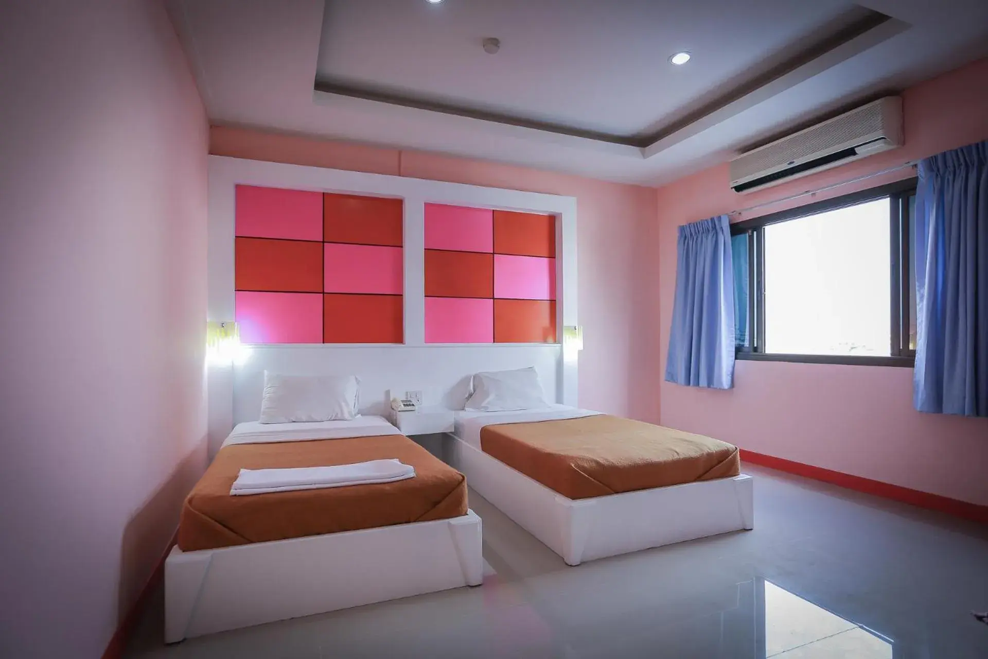 Bedroom, Bed in Grand Leo Hotel Bedroom, Bed in Grand Leo Hotel