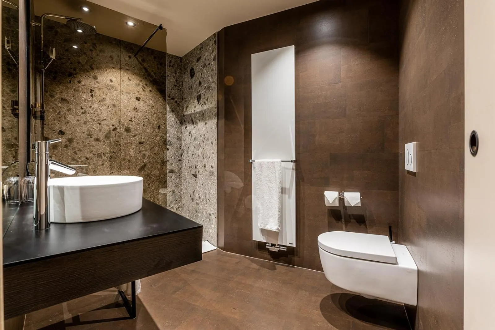 Shower in Hotel Britannia