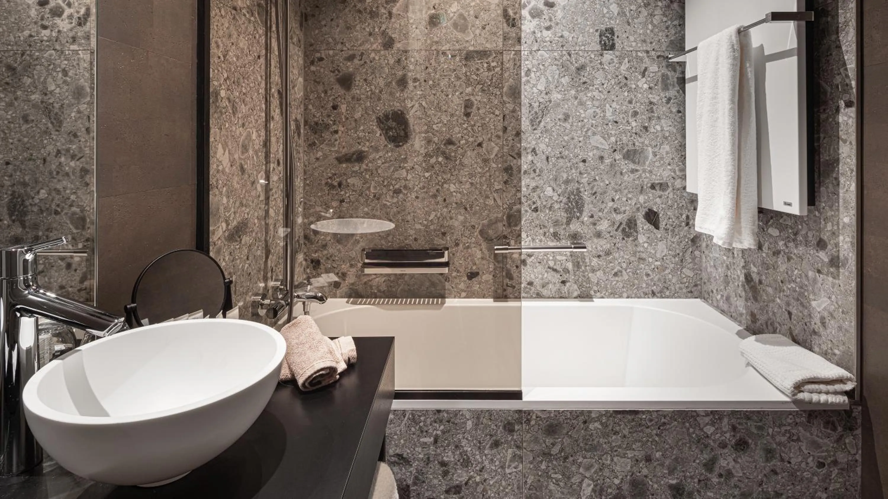 Bath in Hotel Britannia