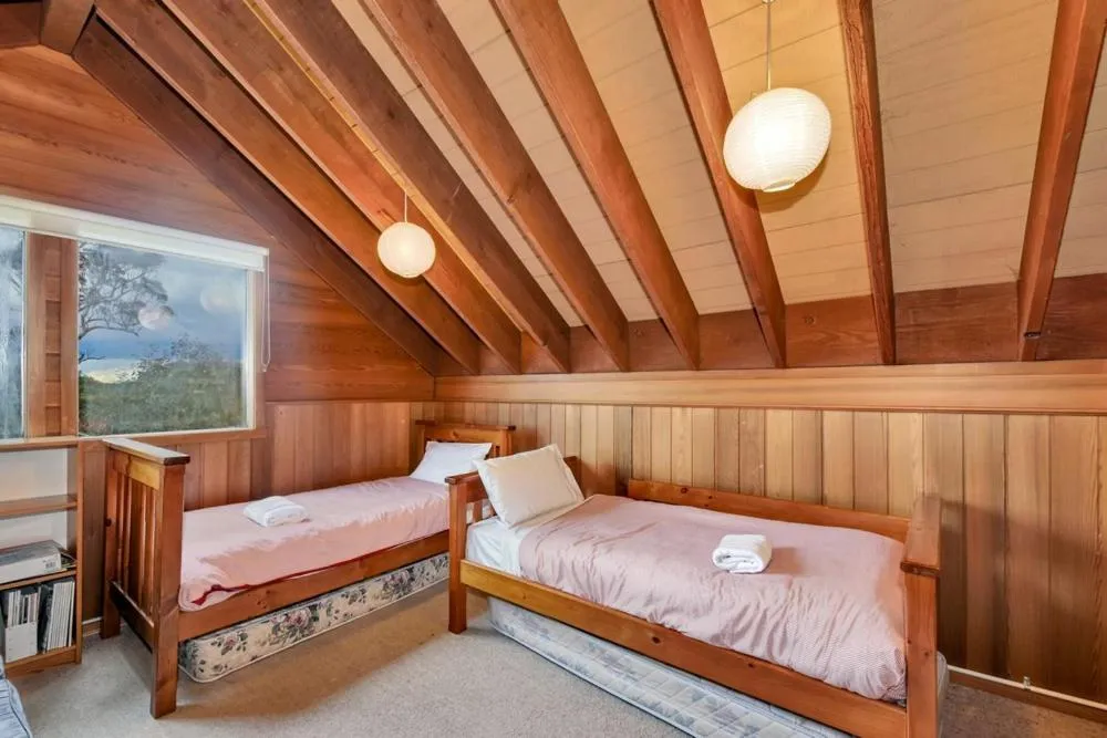 Bedroom, Bed in Snowgoose
