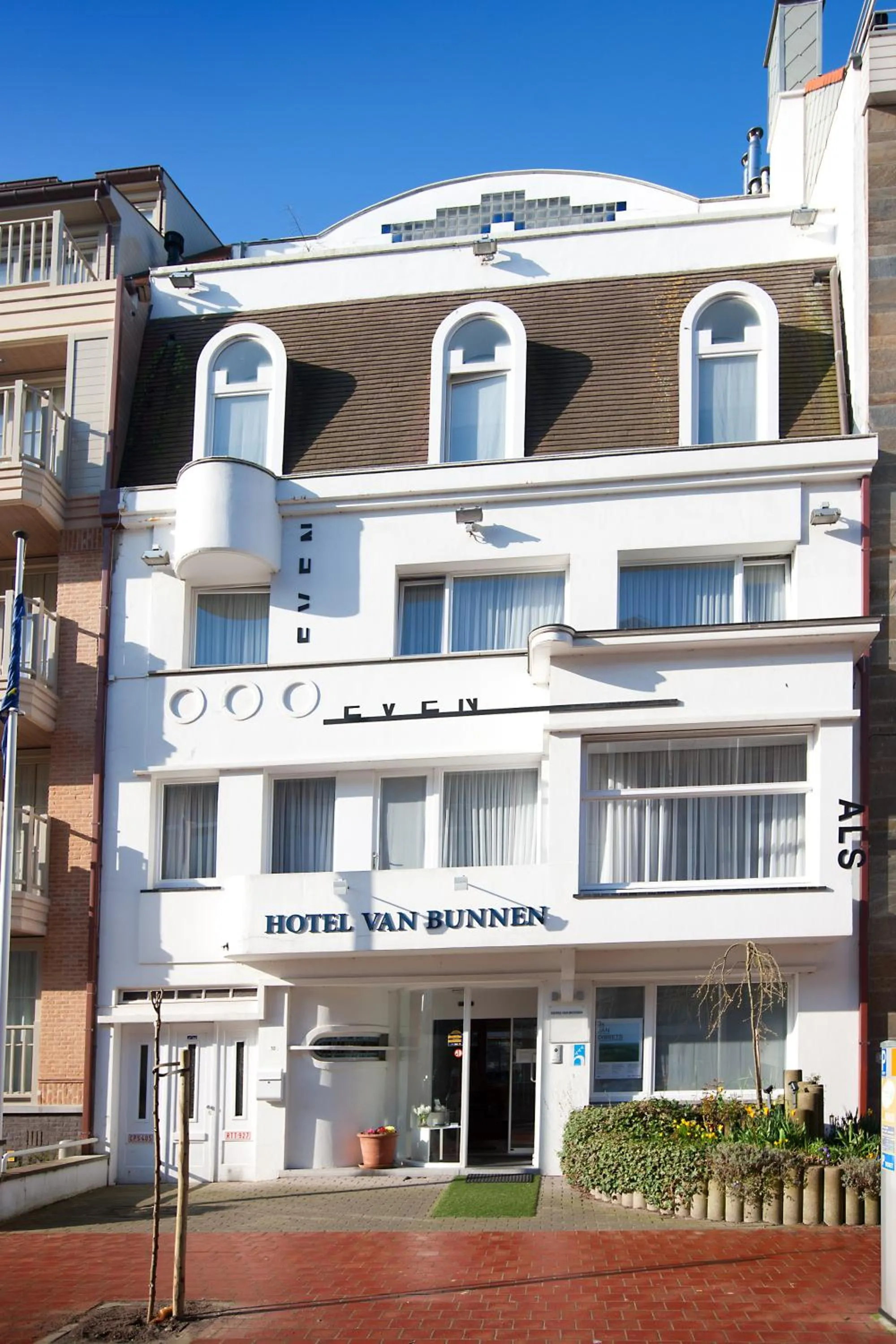 Facade/entrance in Hotel Van Bunnen