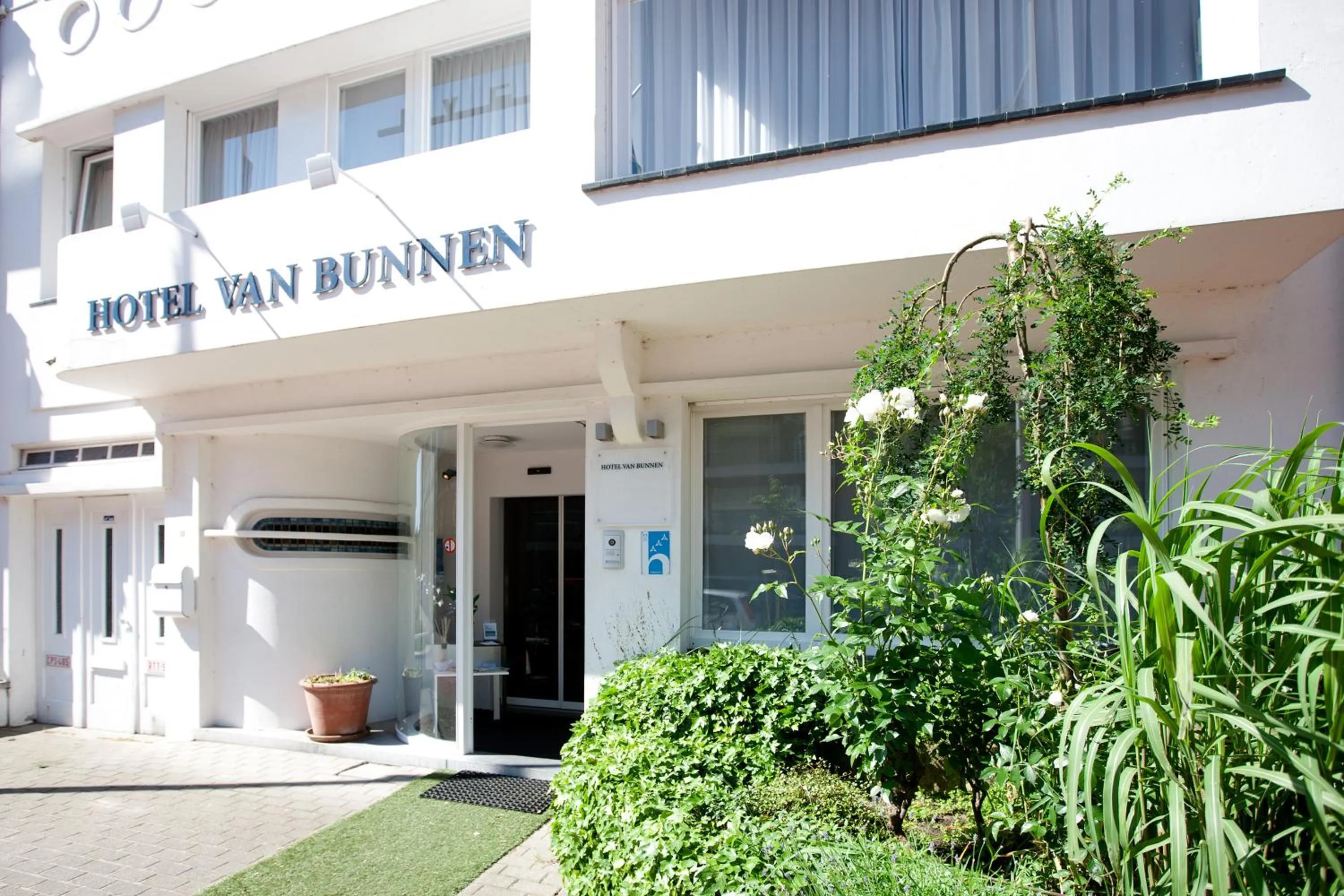 Facade/entrance in Hotel Van Bunnen