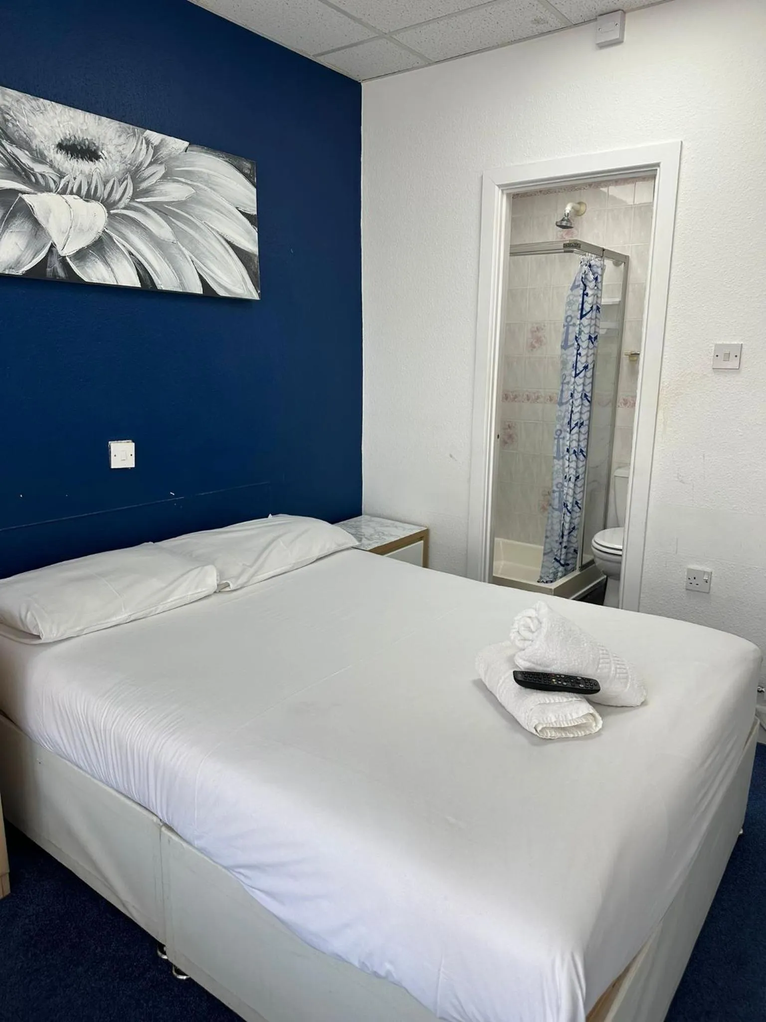 Bedroom, Bed in The Regency Hotel