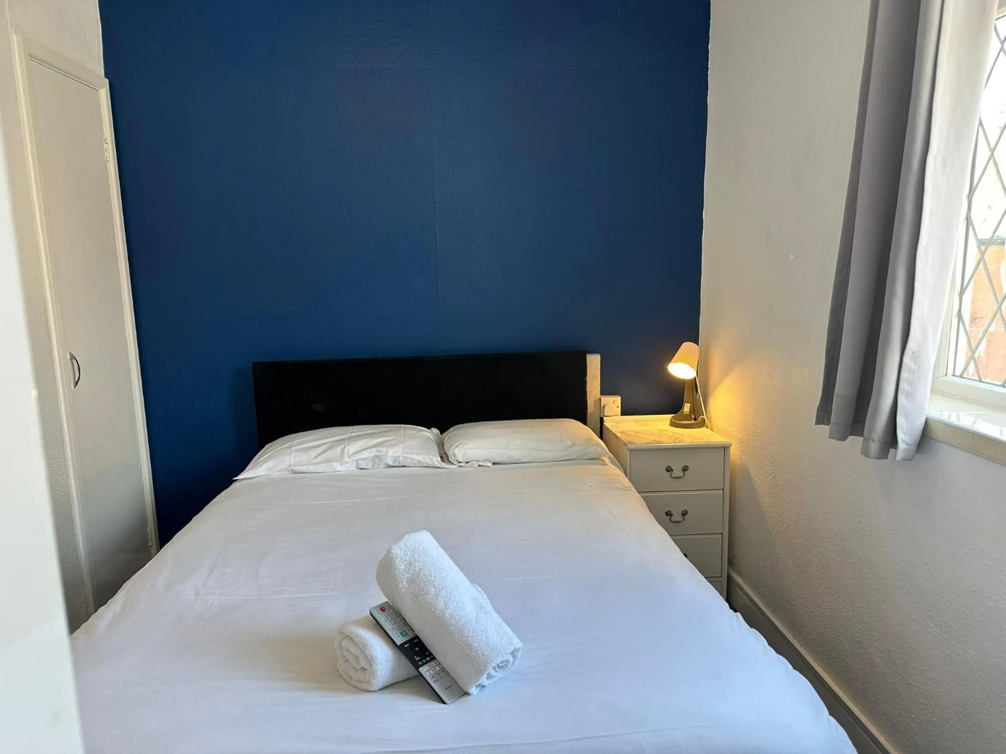 Bedroom, Bed in The Regency Hotel