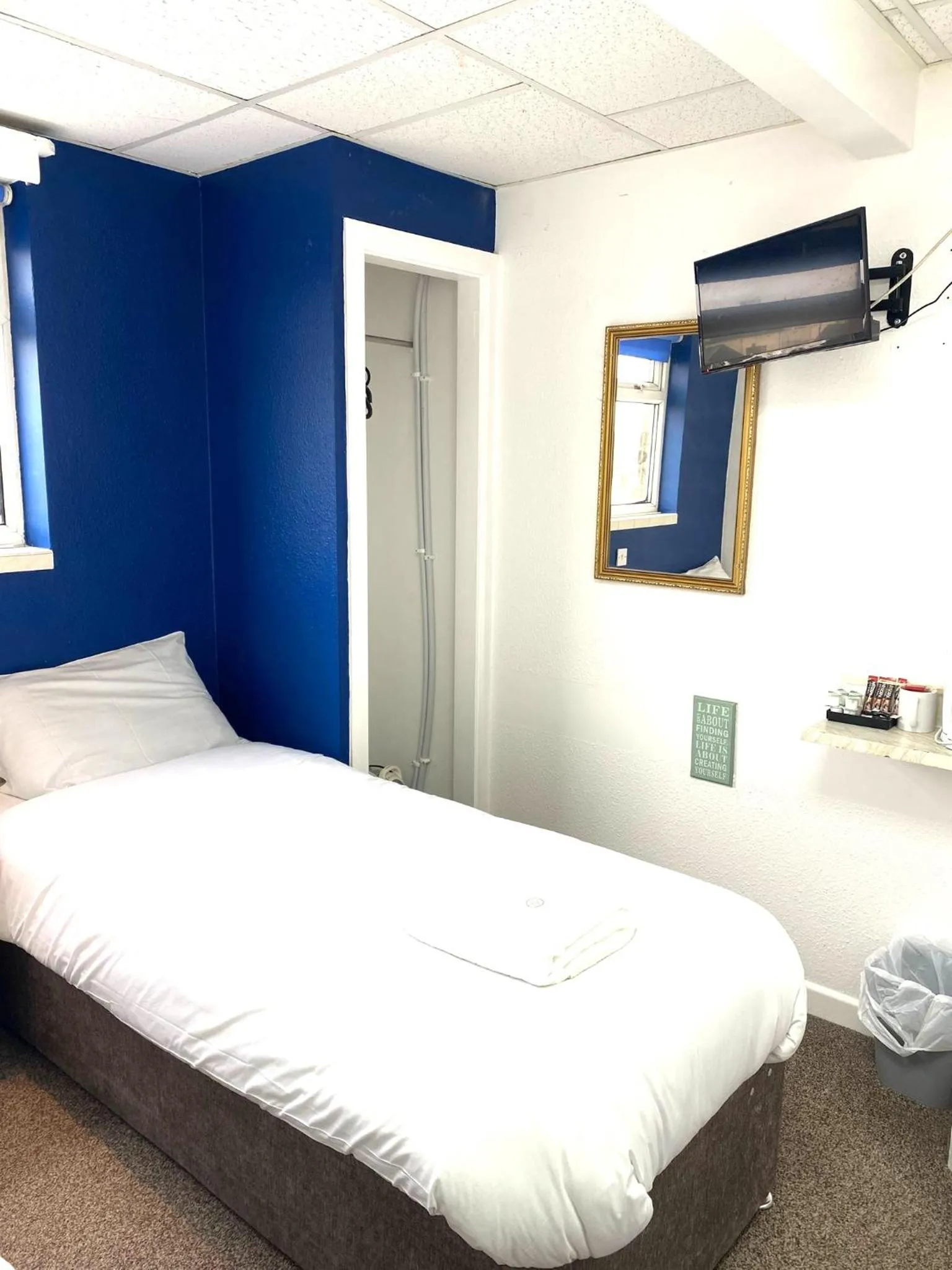 Bedroom, Bed in The Regency Hotel