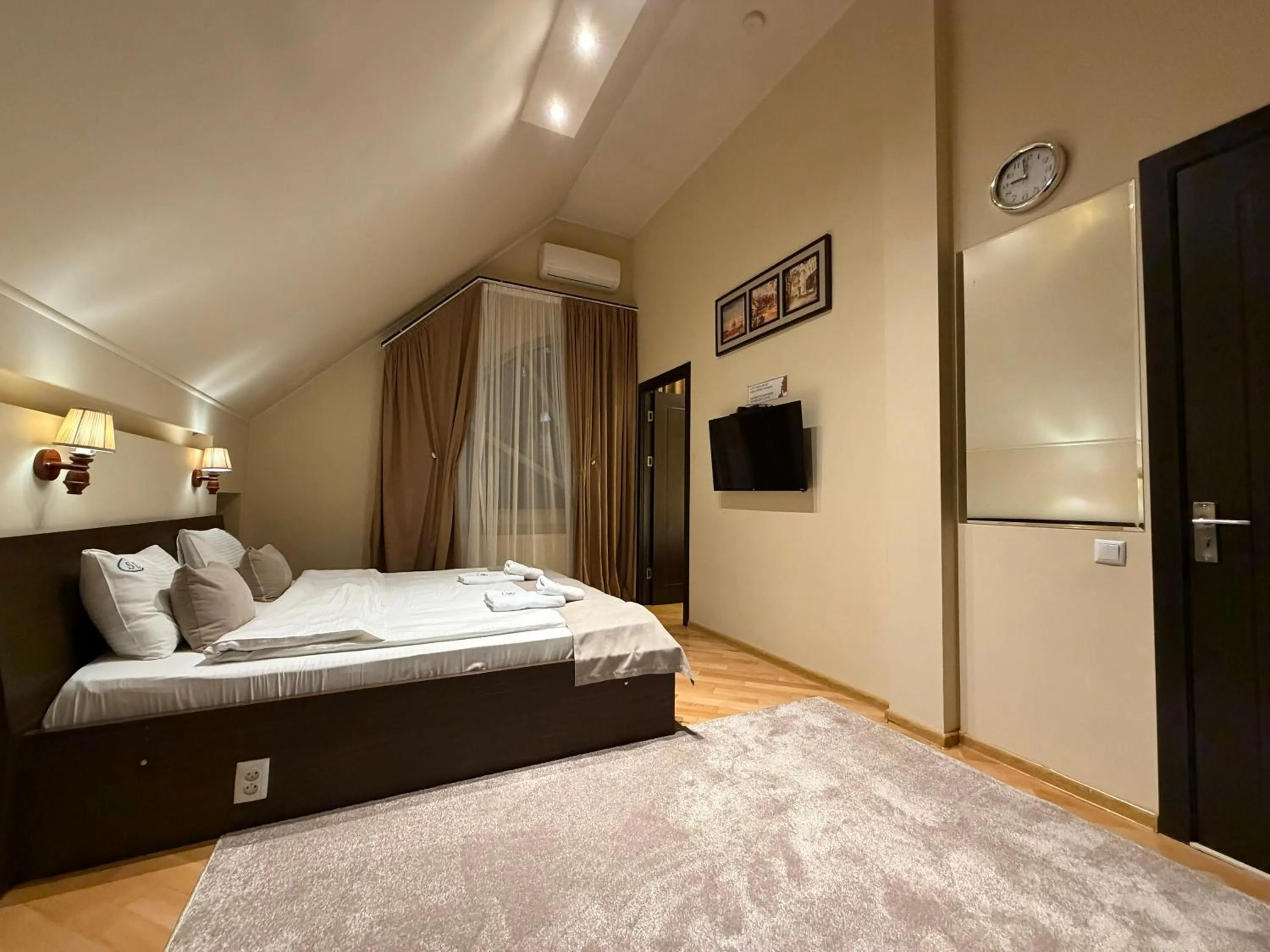 Bedroom, Bed in S&L Boutique Hotel