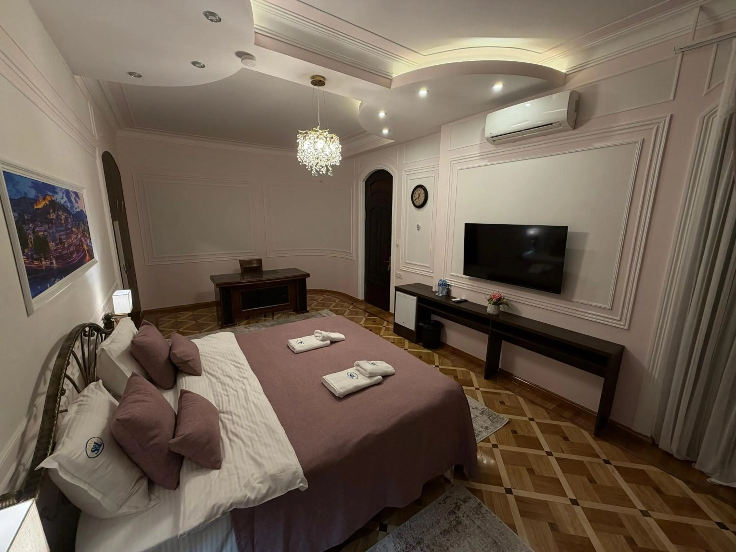 Bedroom, Bed in S&L Boutique Hotel