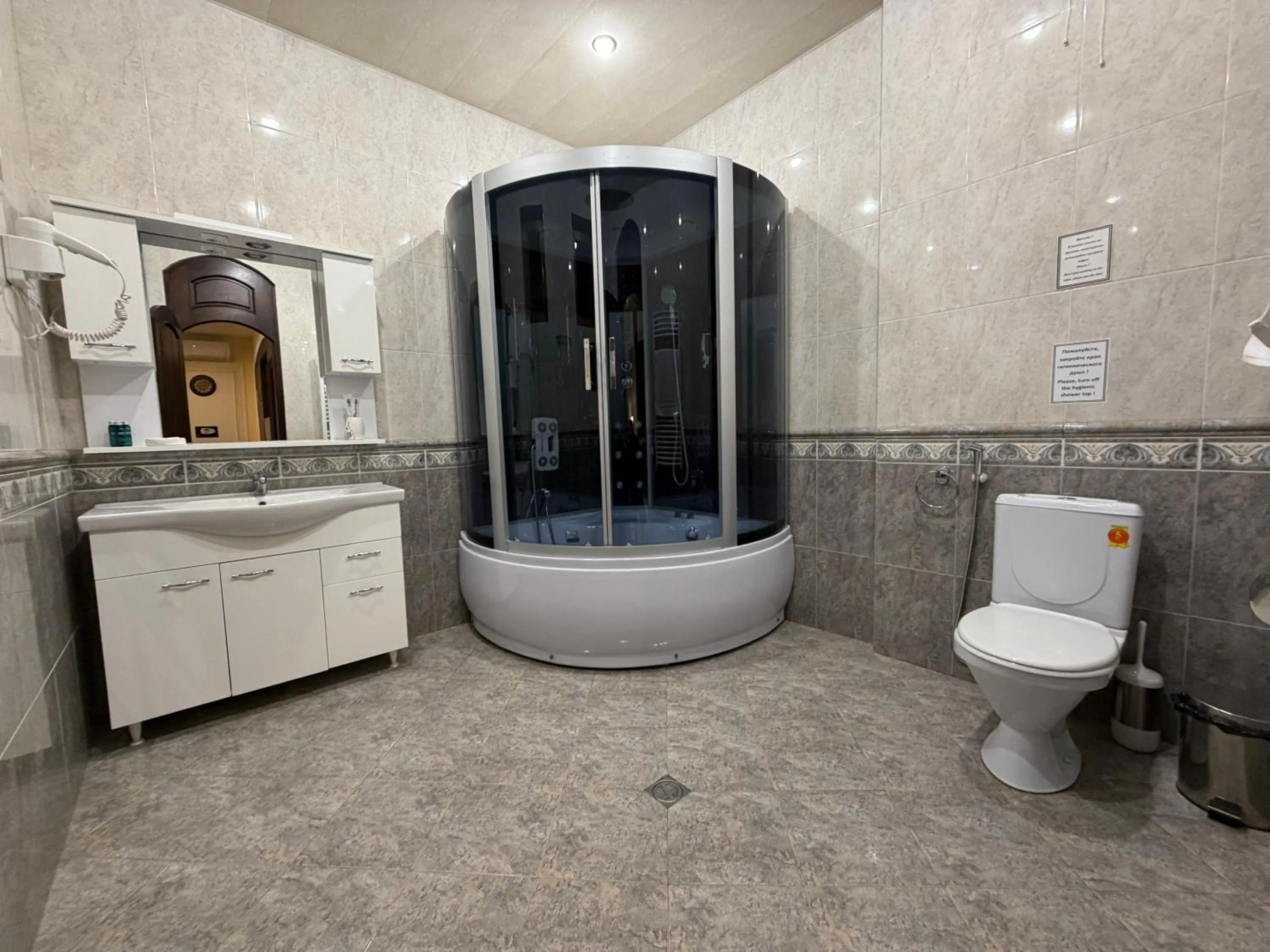 Hot Tub in S&L Boutique Hotel