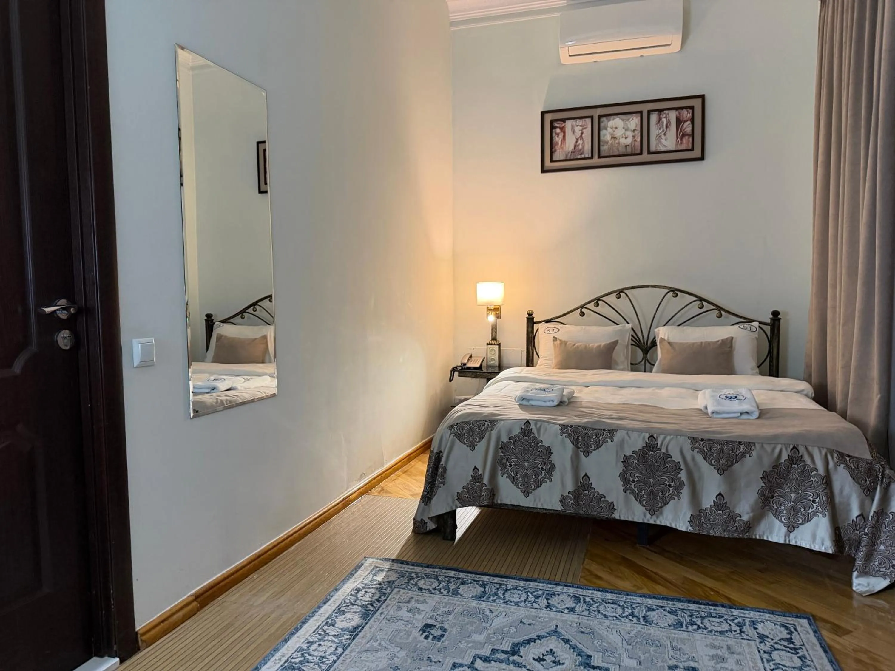 Photo of the whole room, Bed in S&L Boutique Hotel