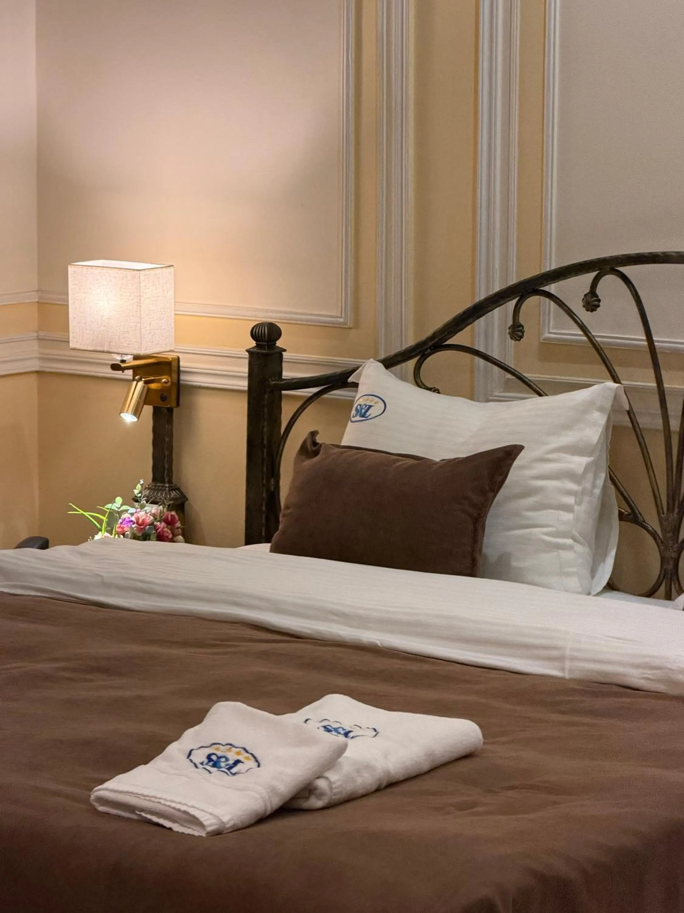 Photo of the whole room, Bed in S&L Boutique Hotel