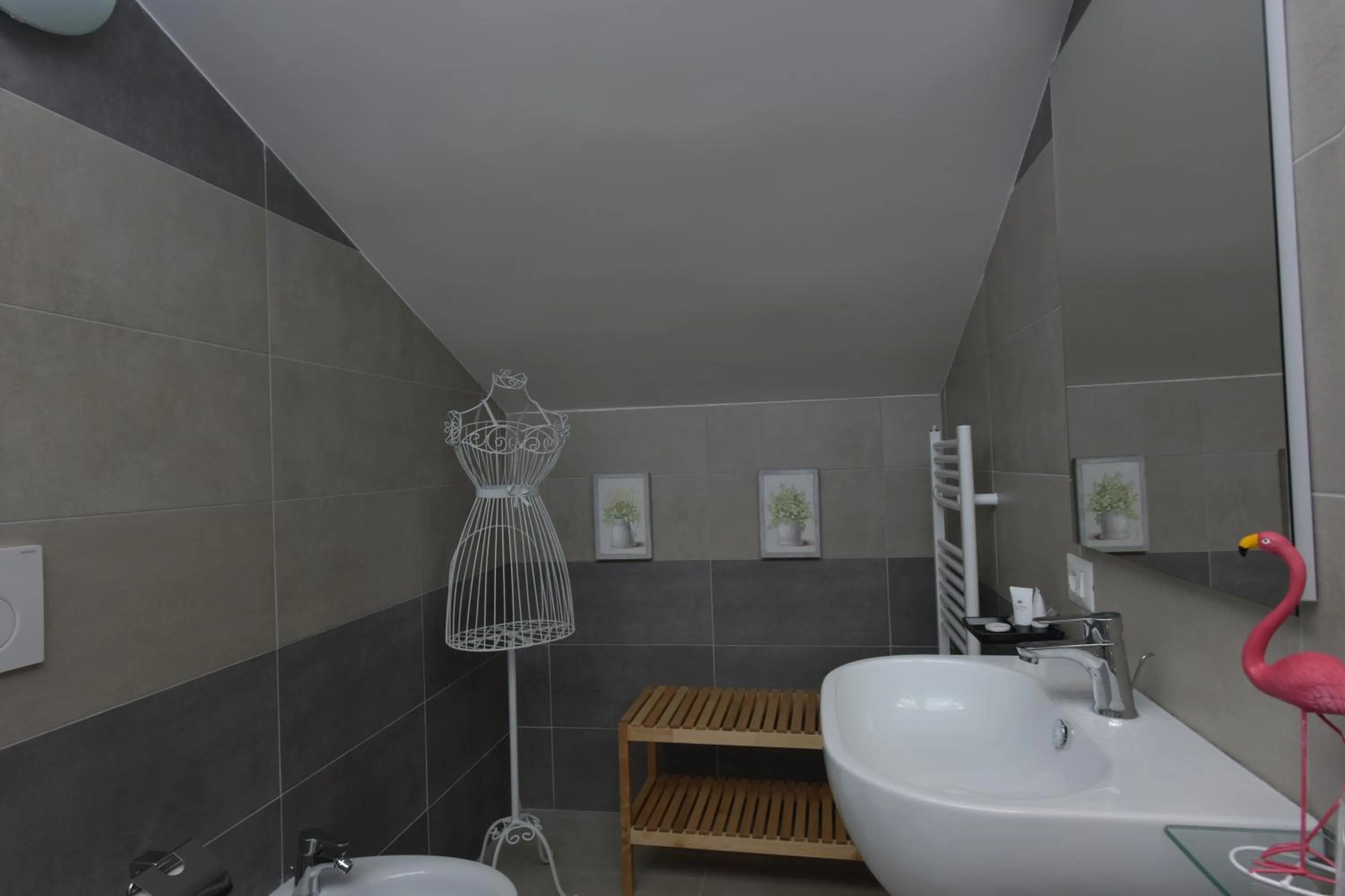 Single Room with Private Bathroom - single occupancy in Villa Catona Trigoria