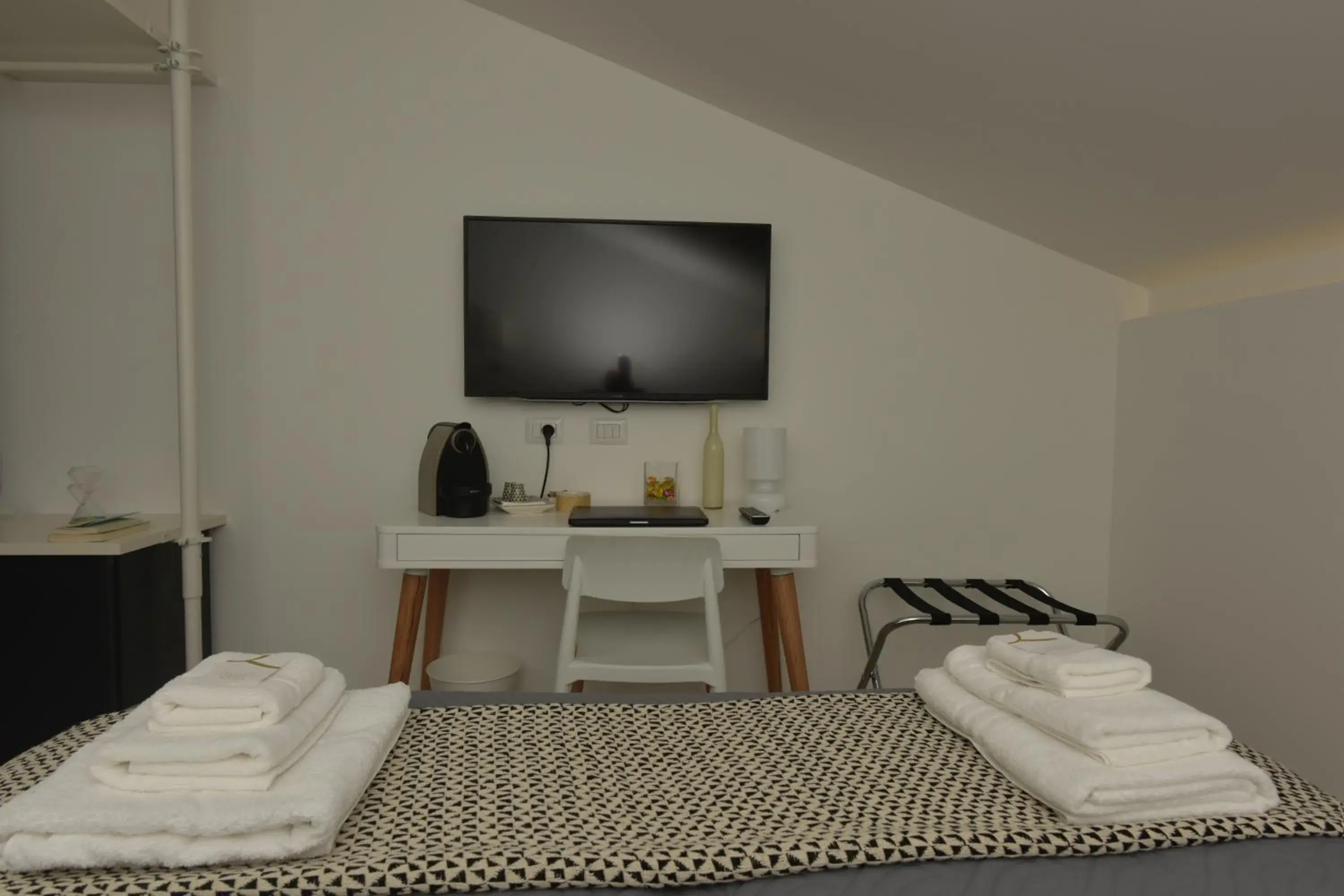 Double or Twin Room with Garden View - single occupancy in Villa Catona Trigoria Double or Twin Room with Garden View - single occupancy in Villa Catona Trigoria