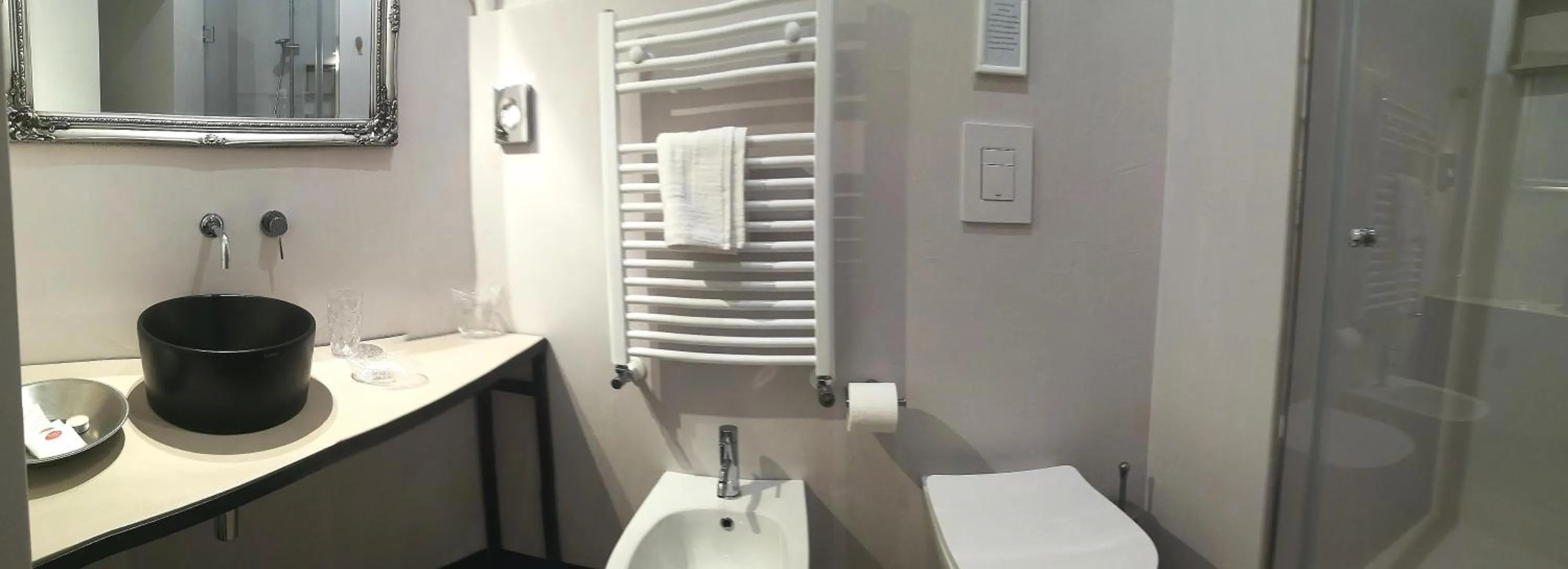 Shower in Persiane al Cassaro