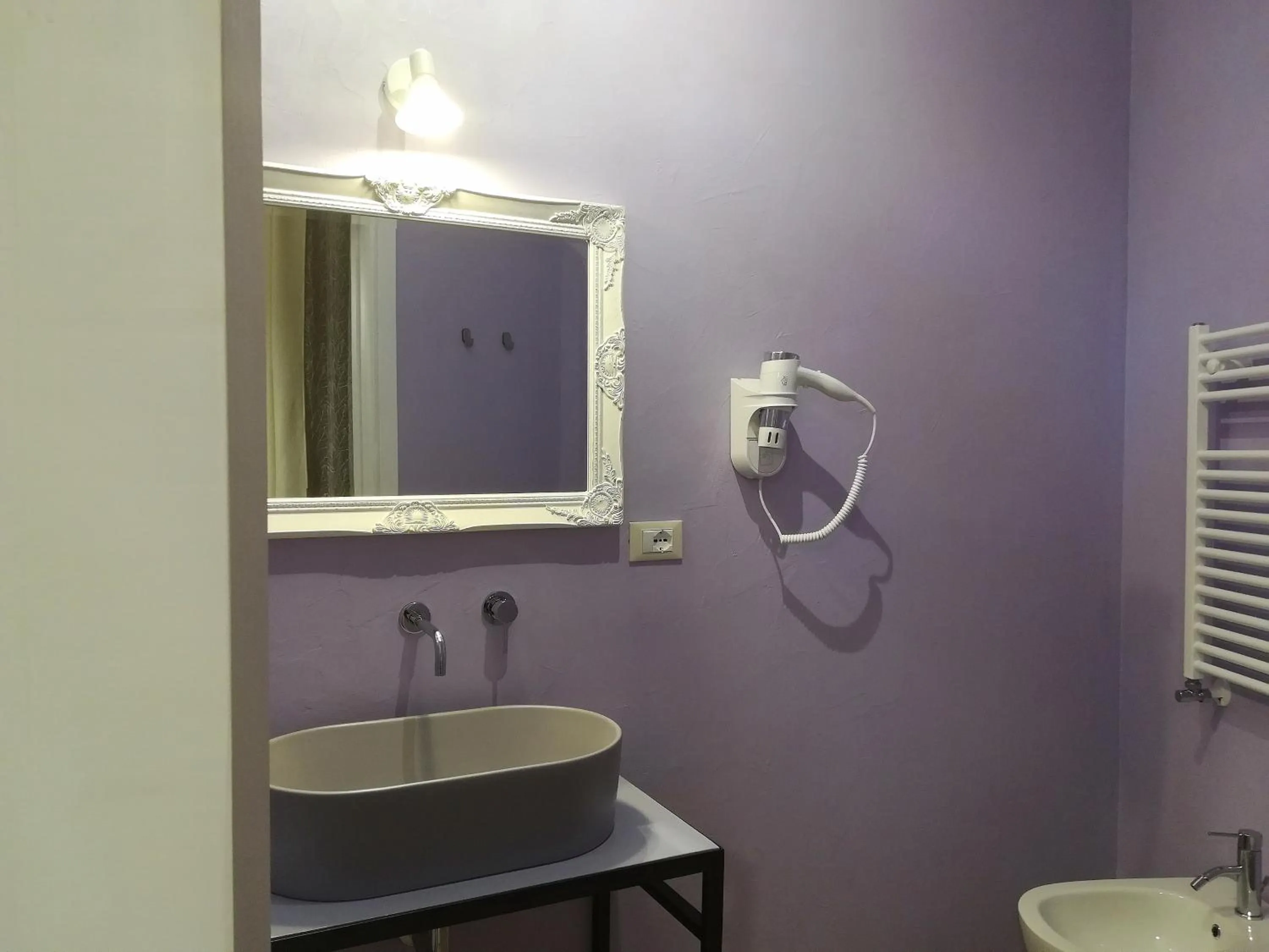 Shower in Persiane al Cassaro