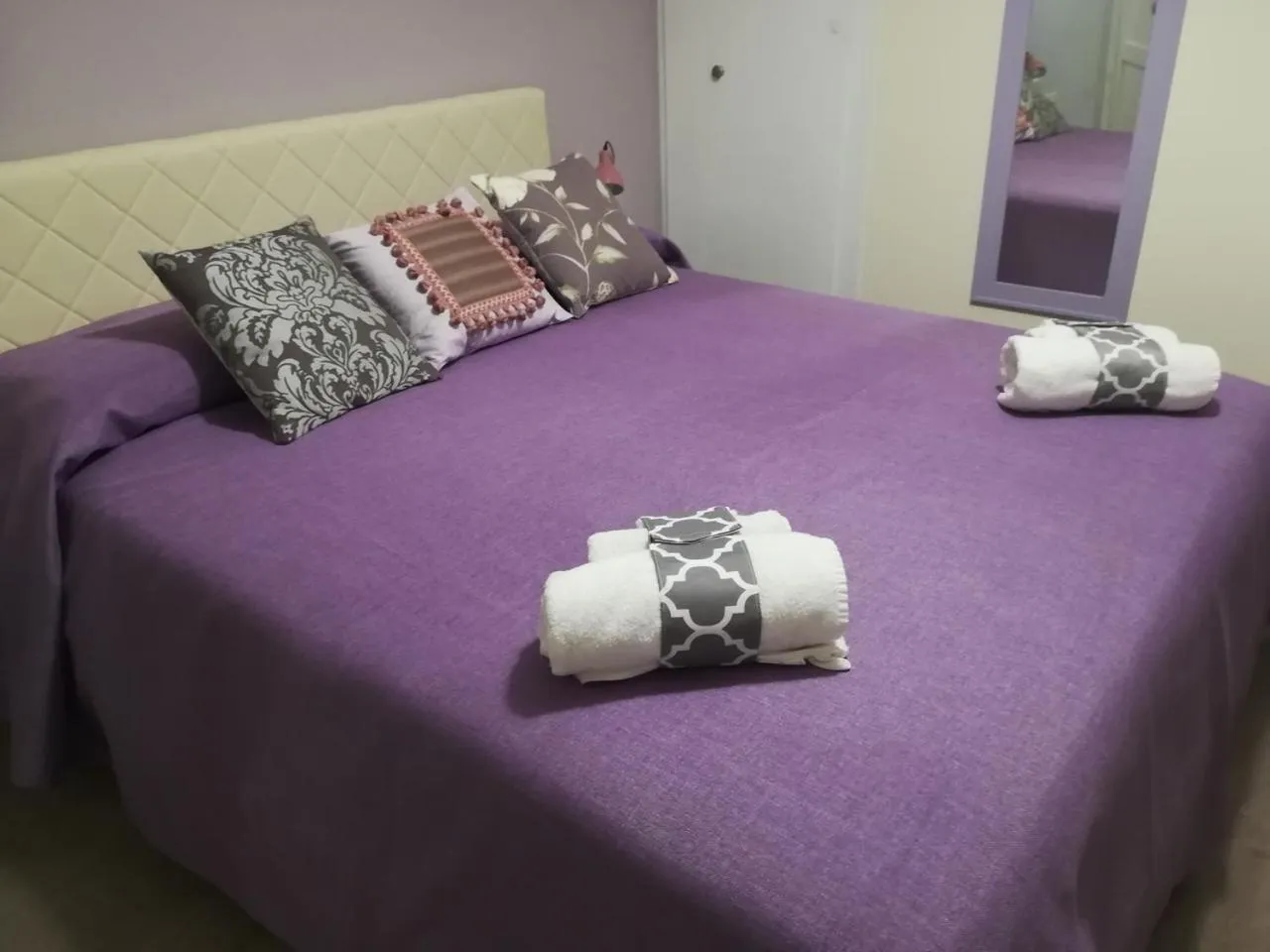 Photo of the whole room, Bed in Persiane al Cassaro