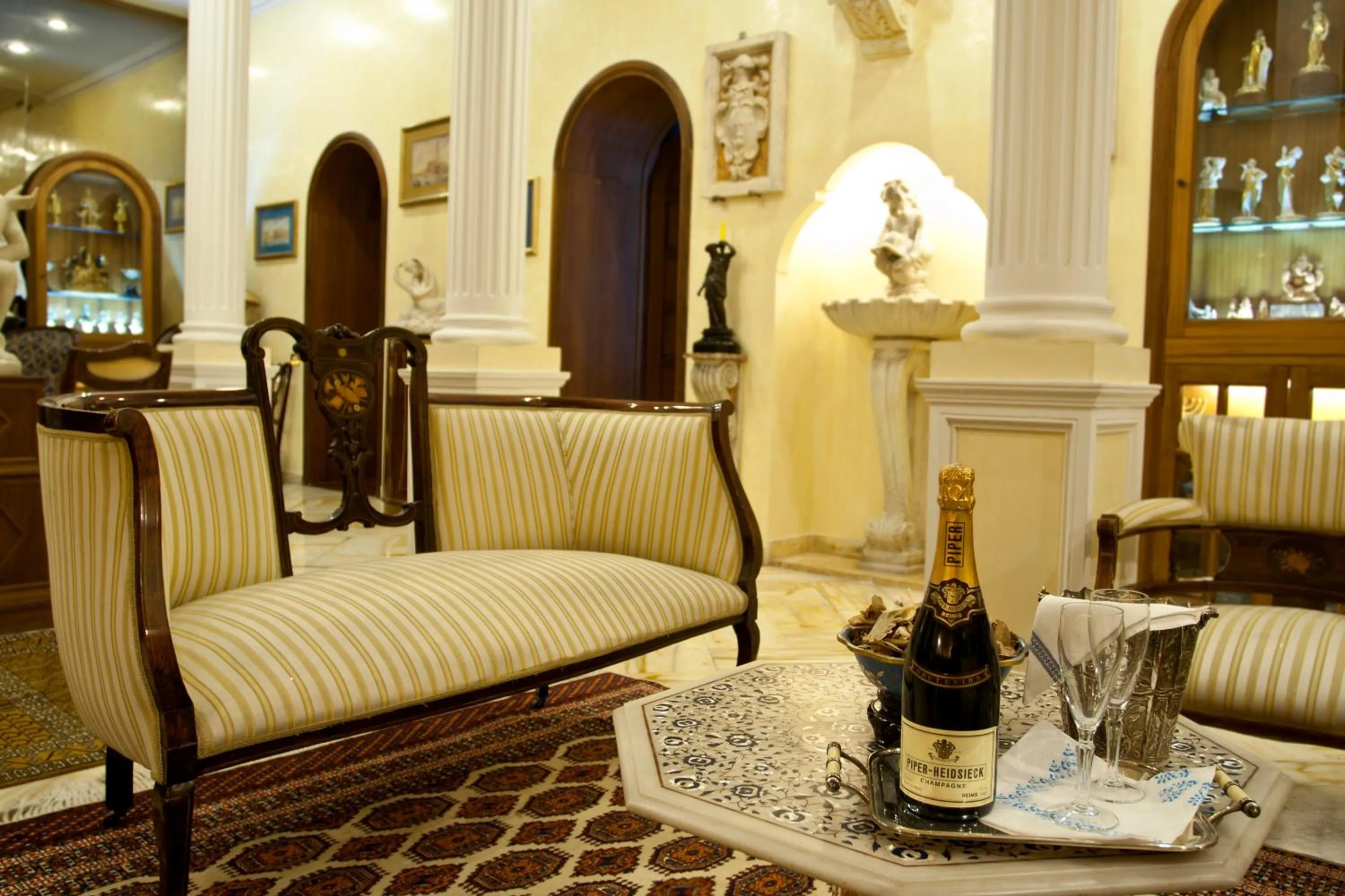 Communal lounge/ TV room in Guesthouse Borromeo Roma