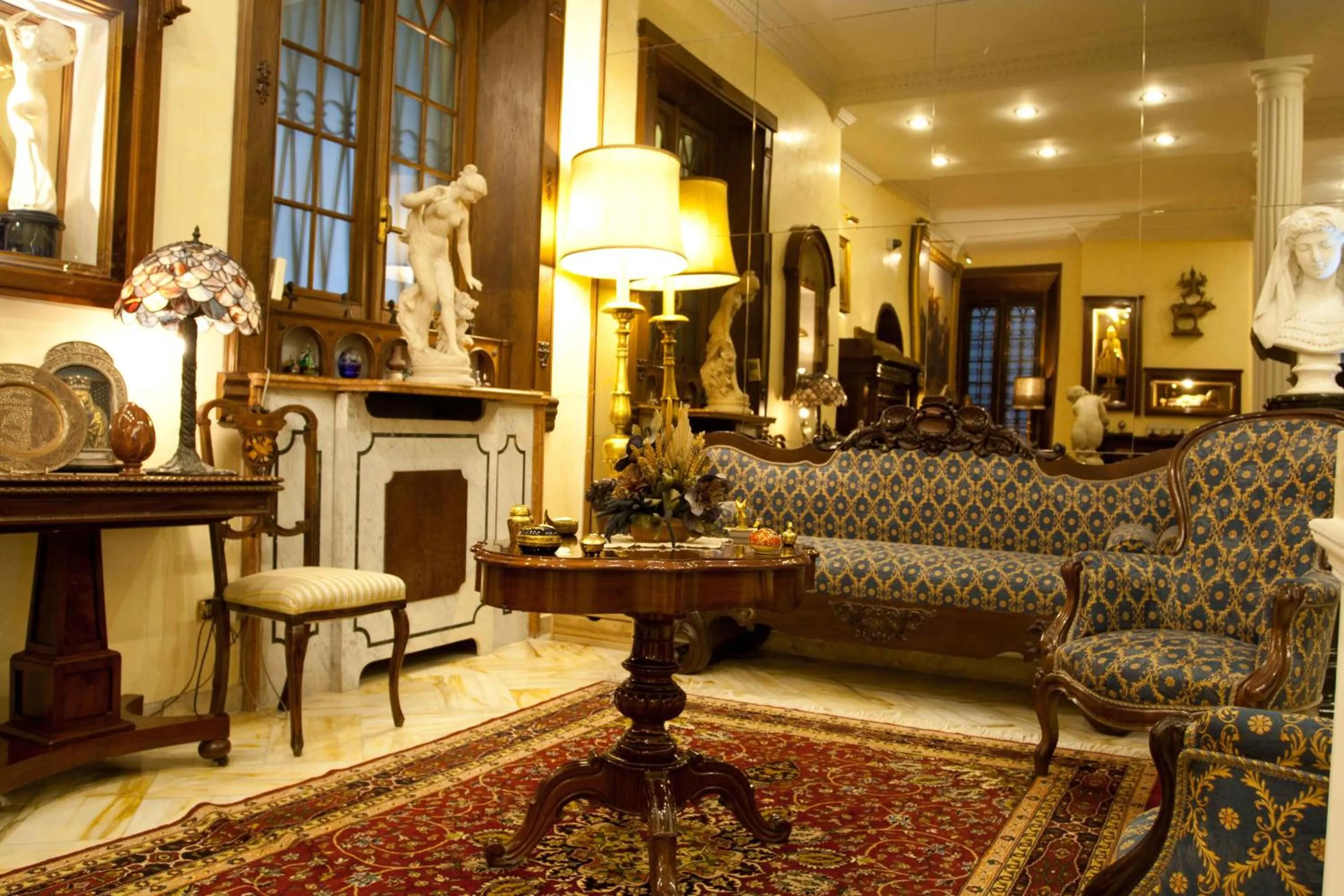 Communal lounge/ TV room in Guesthouse Borromeo Roma