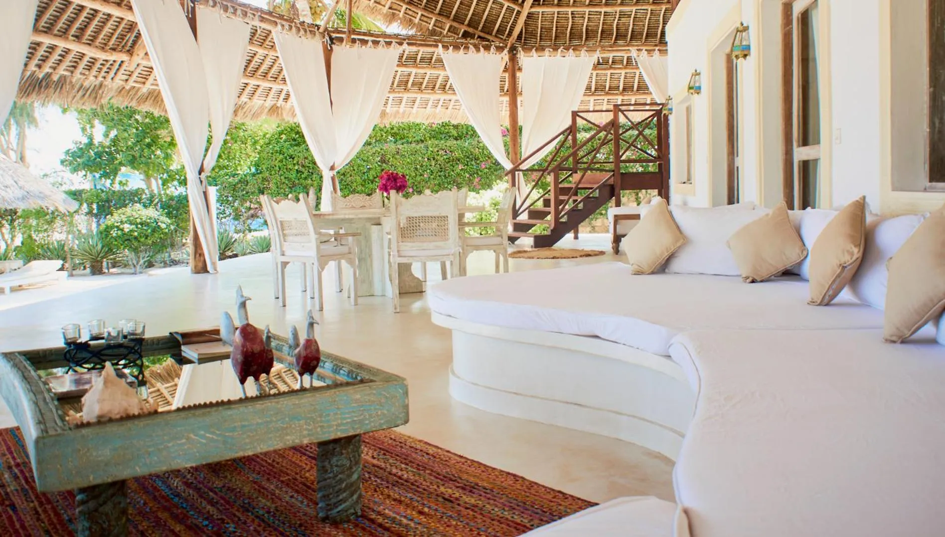 Living room, Bed in Alawi Home