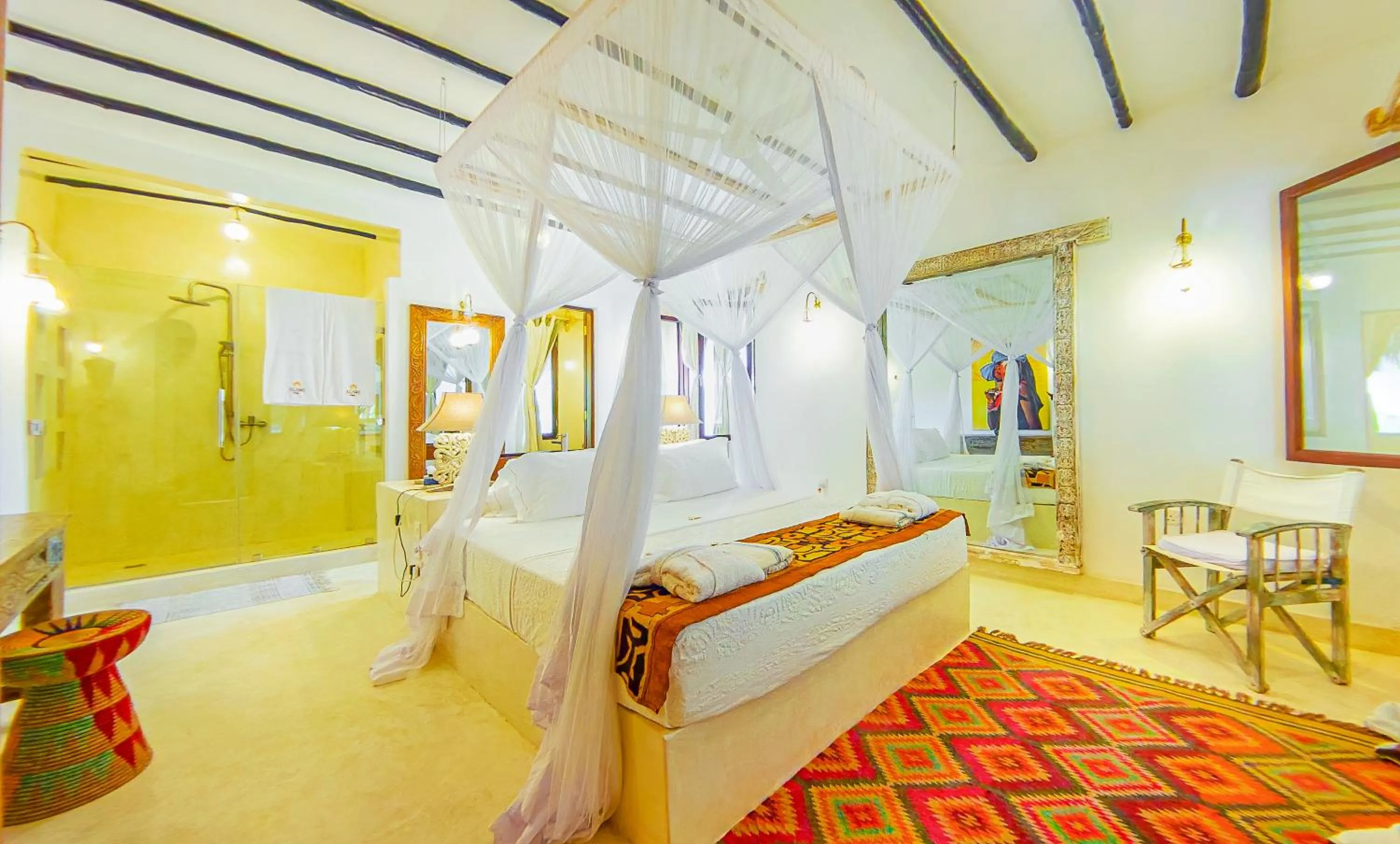 Bedroom, Bed in Alawi Home
