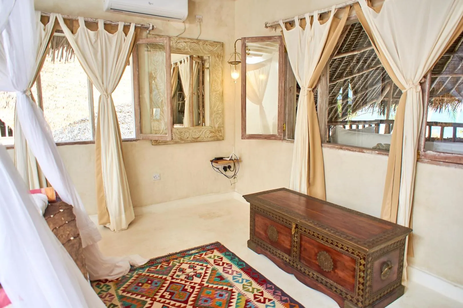 Photo of the whole room, Bed in Alawi Home