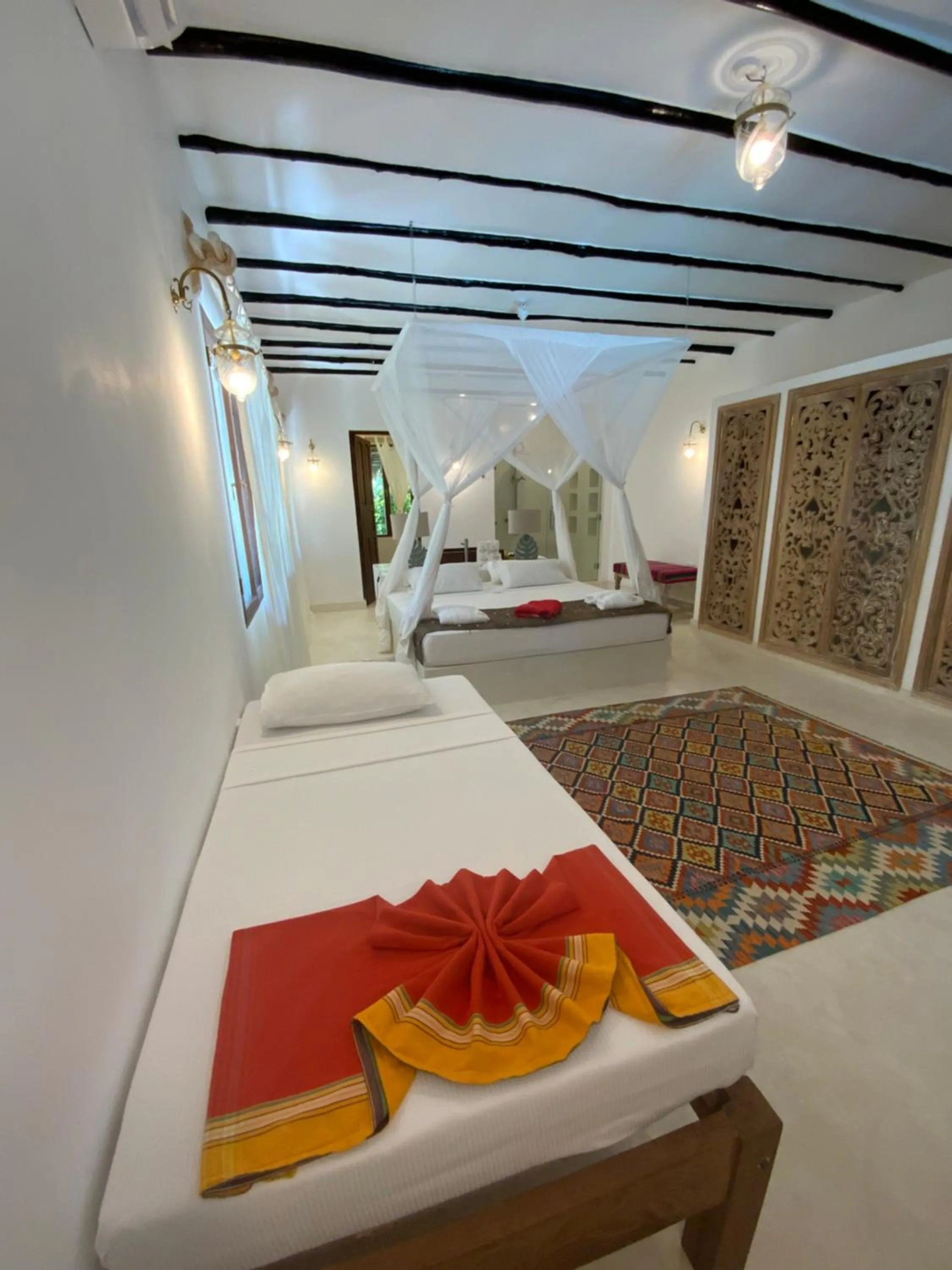 Bedroom, Bed in Alawi Home